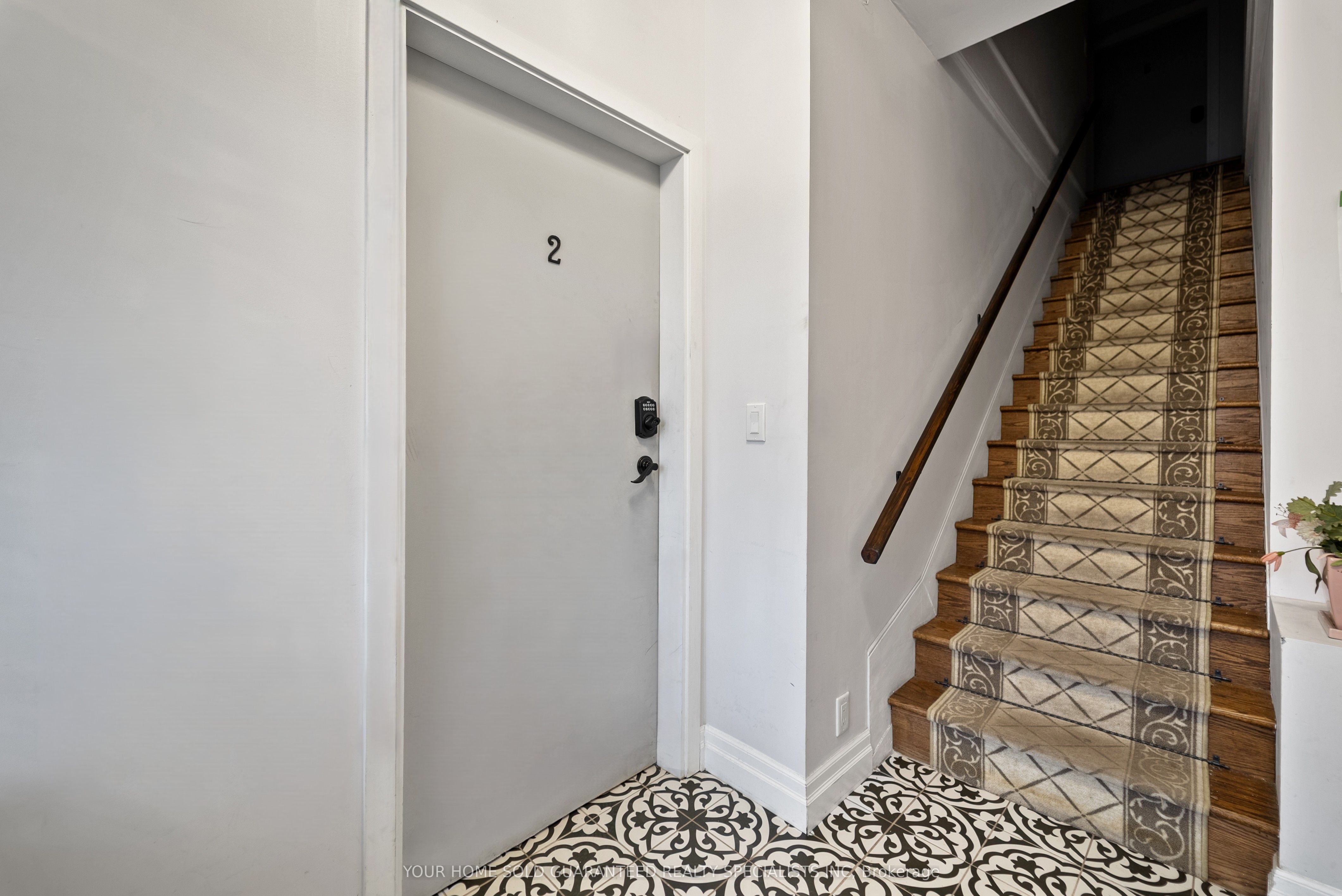 2014 Edinburgh Drive Property Photo 4