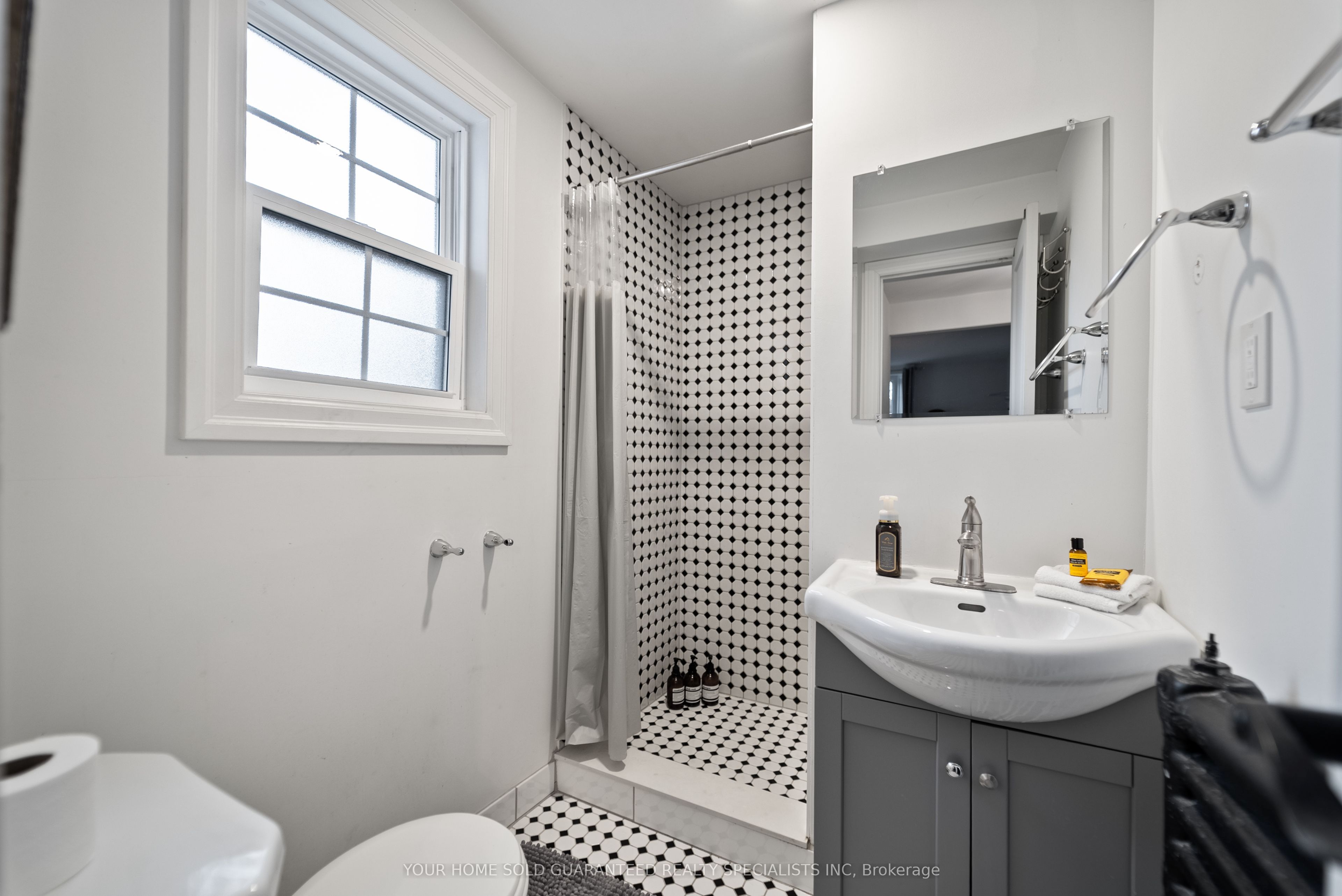 2014 Edinburgh Drive Property Photo 8