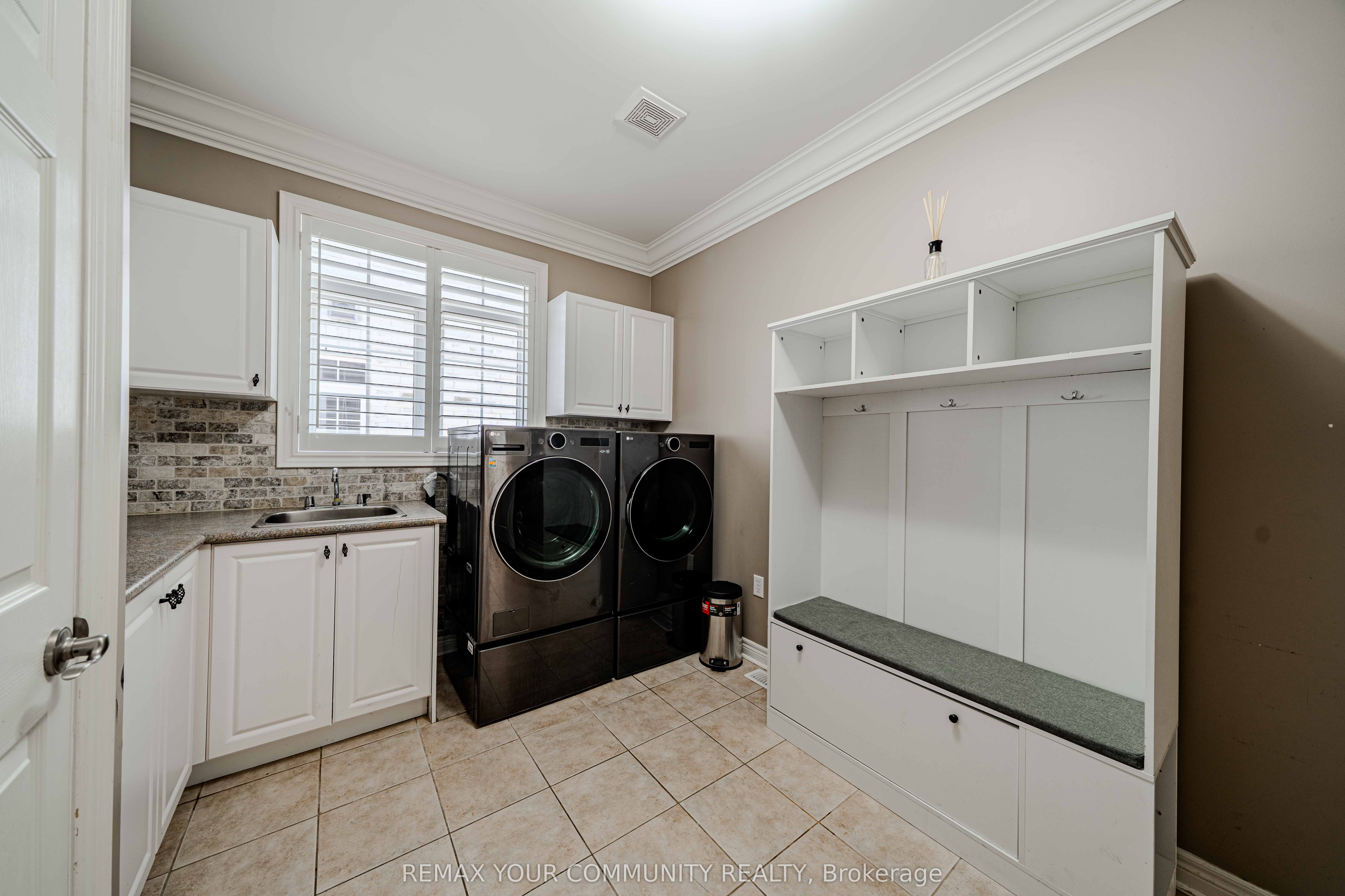 3447 Liptay Avenue Property Photo 17