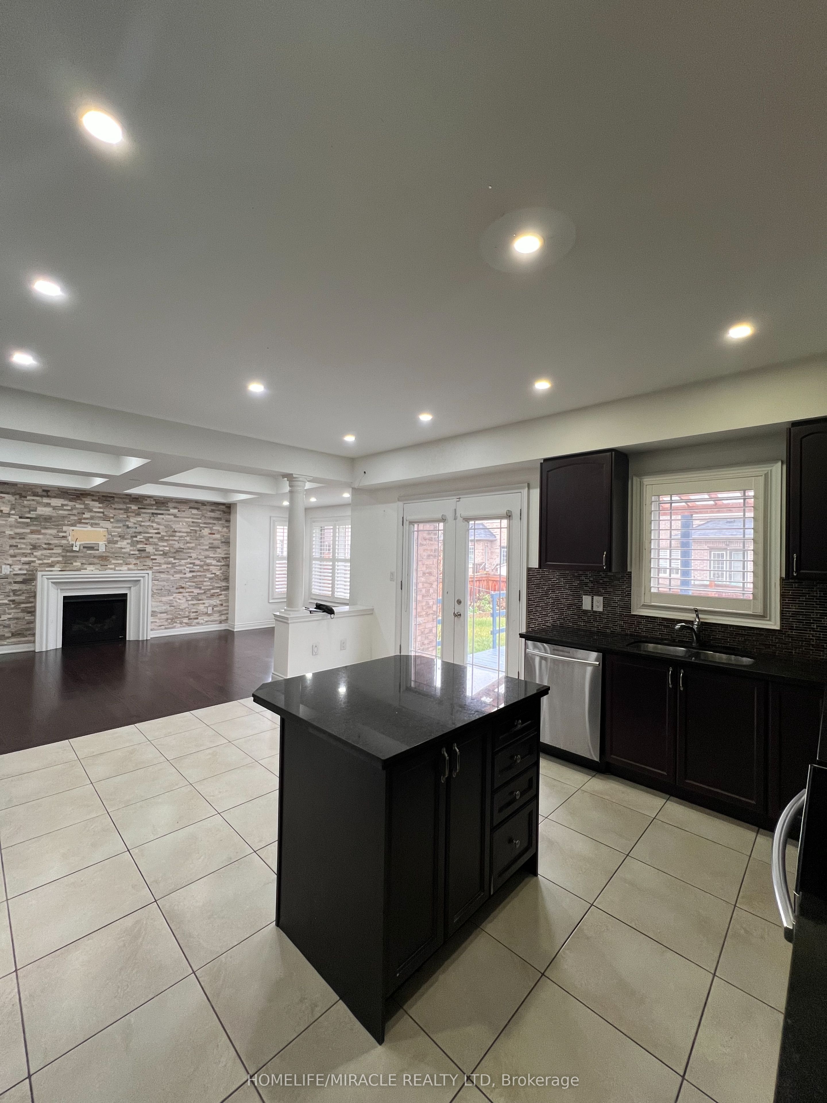 8 Arda Crescent Property Photo 16