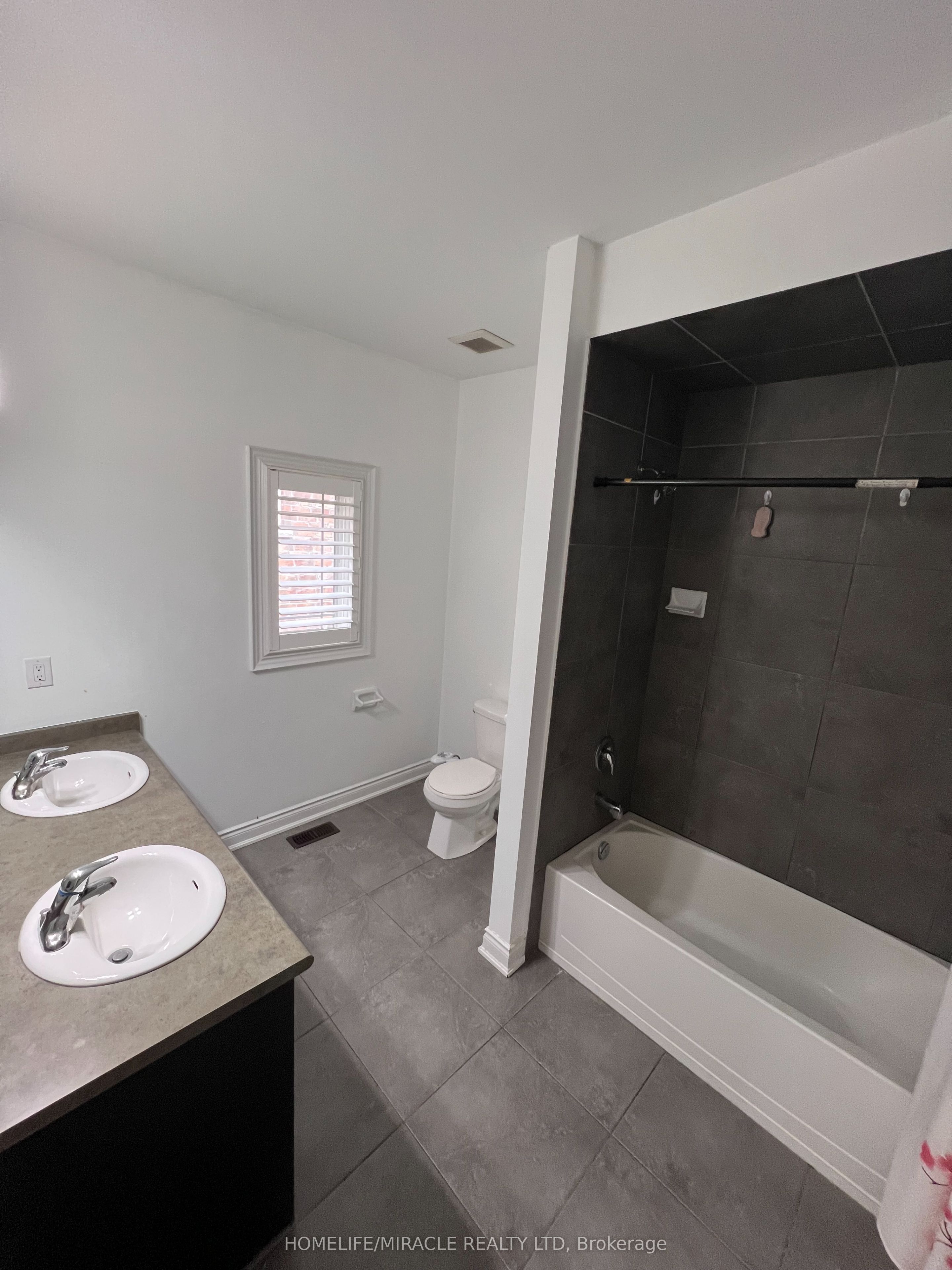 8 Arda Crescent Property Photo 22