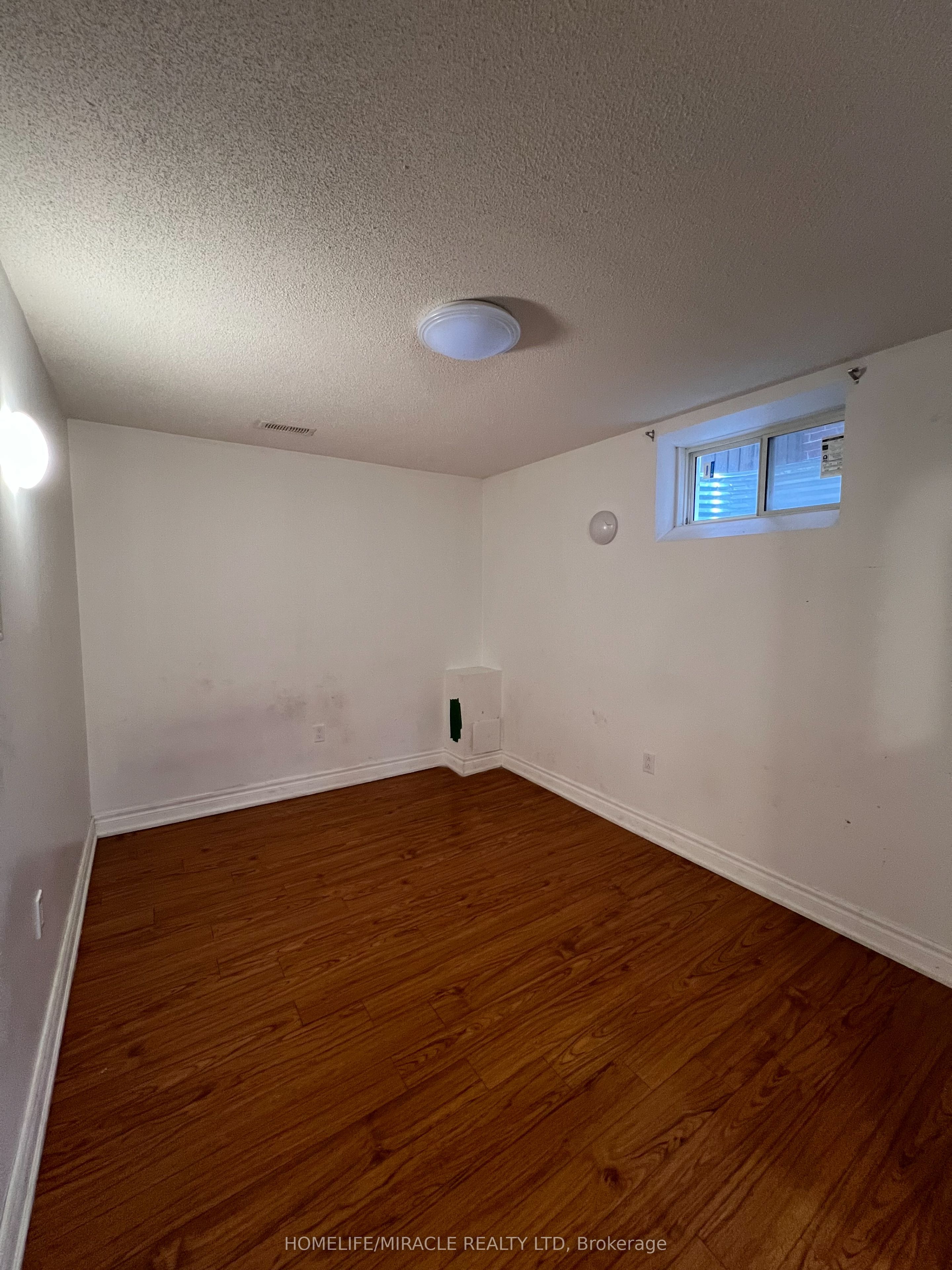 8 Arda Crescent Property Photo 32