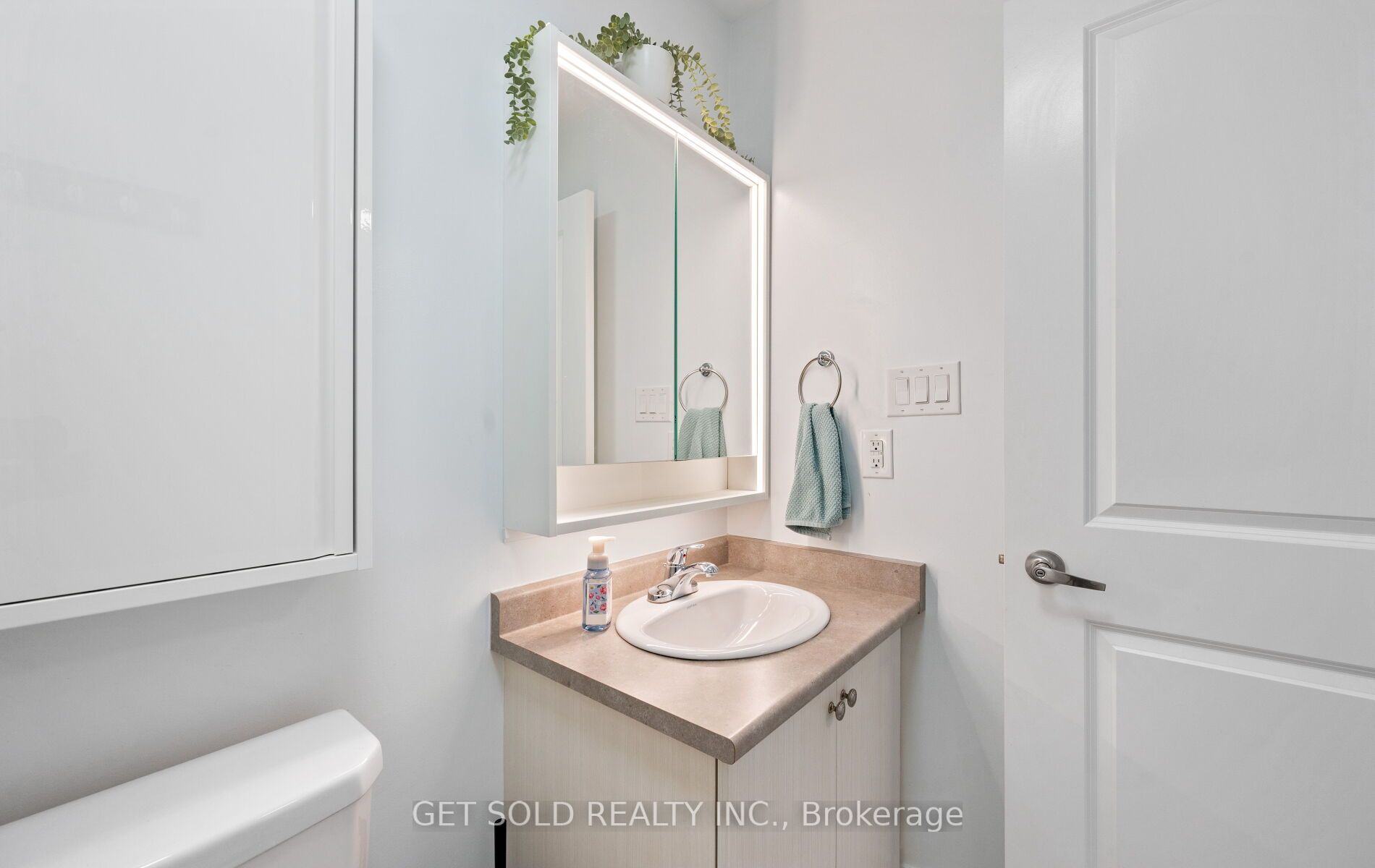 80 Parrotta Drive 132 Property Photo 40