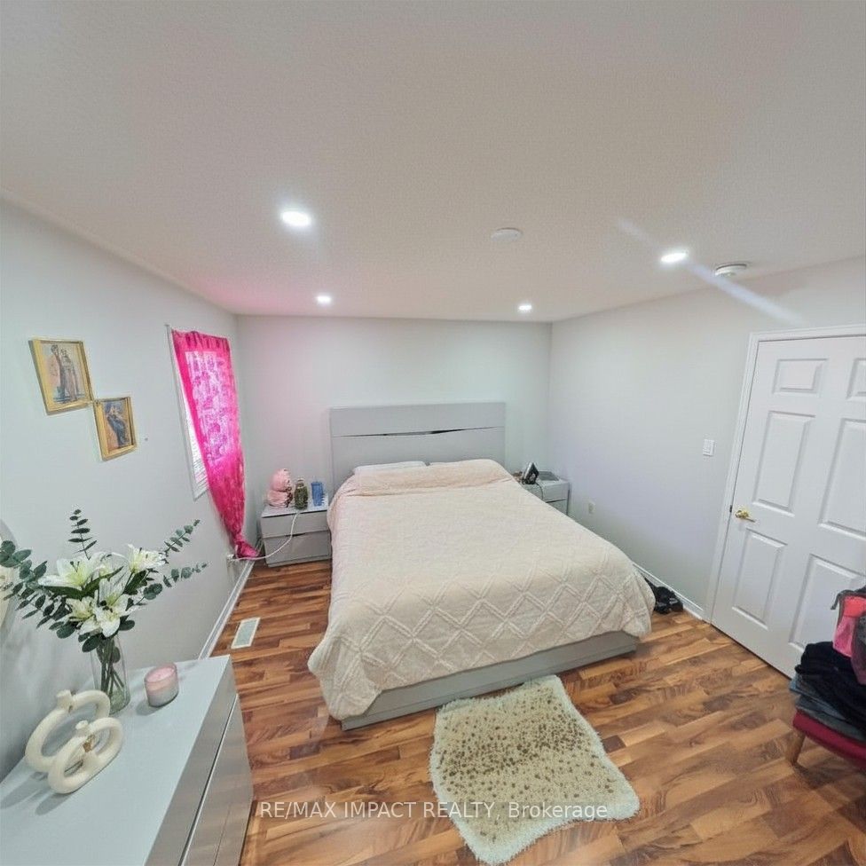 49 Hood Crescent Property Photo 12