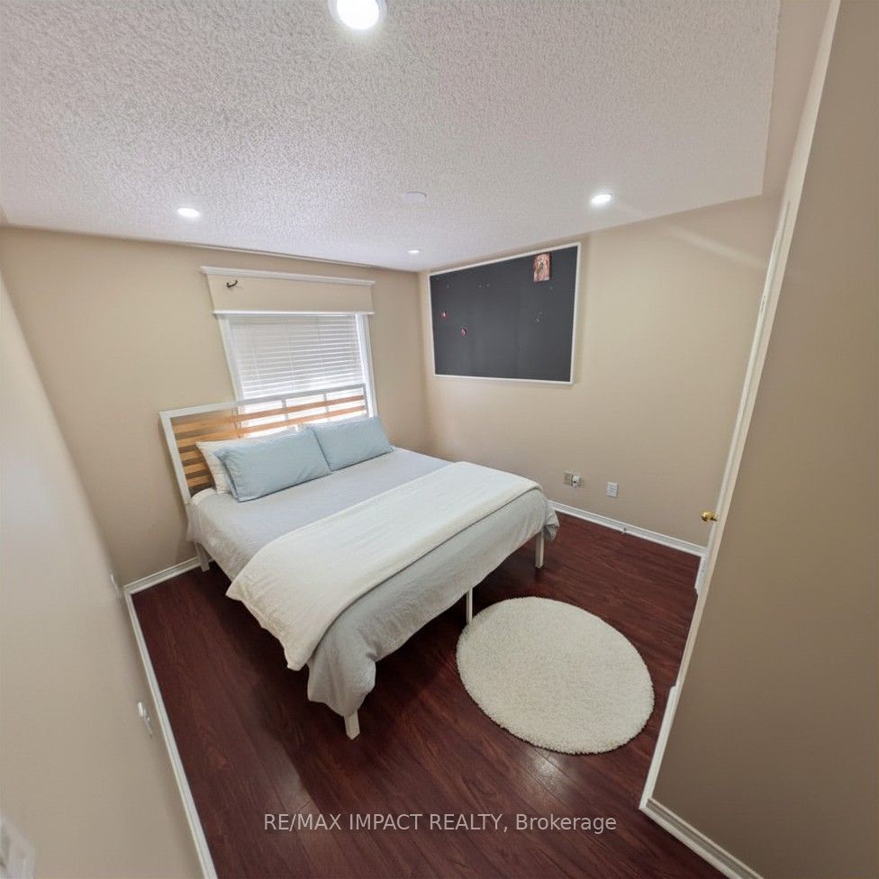 49 Hood Crescent Property Photo 14