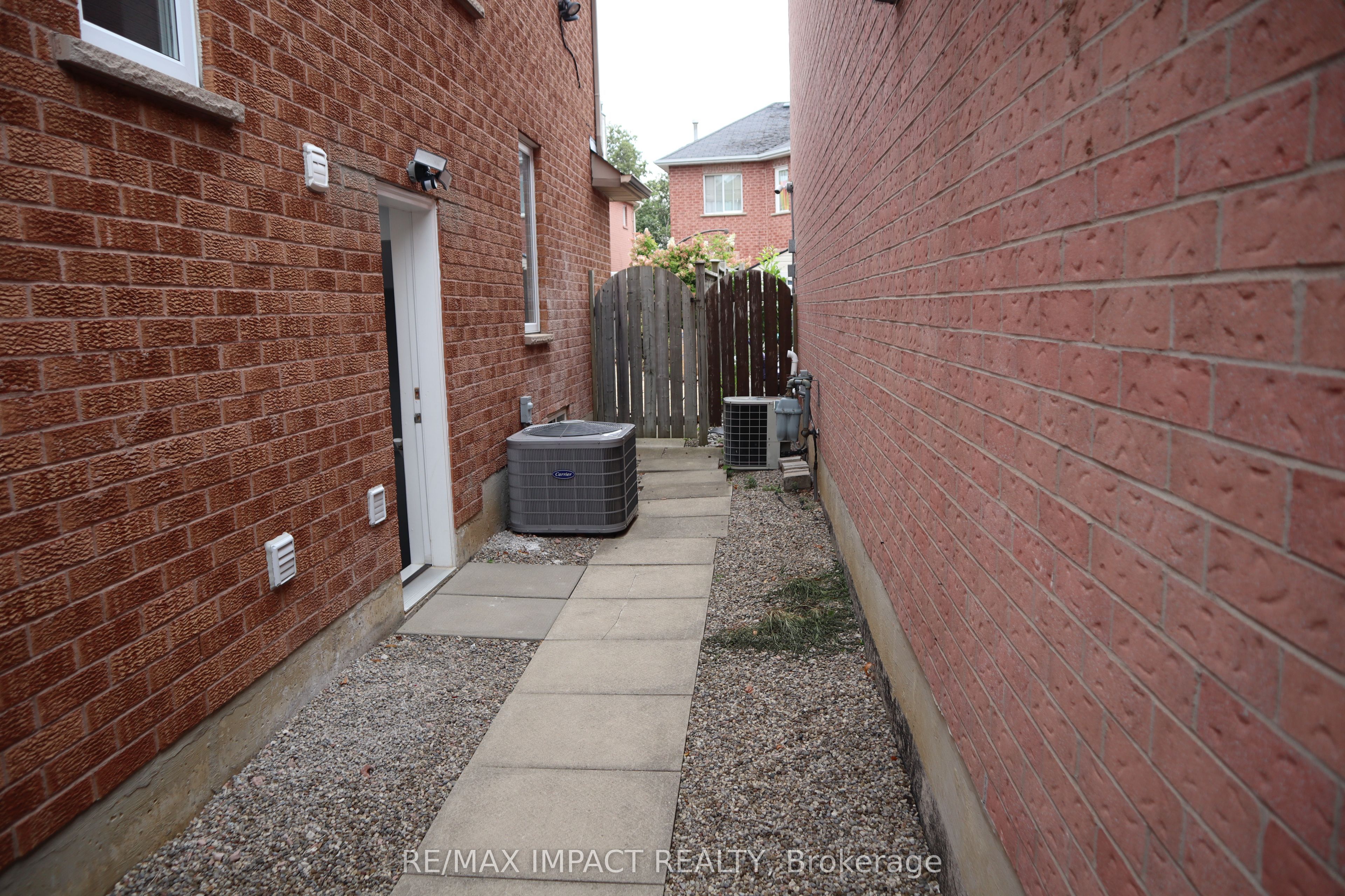 49 Hood Crescent Property Photo 24