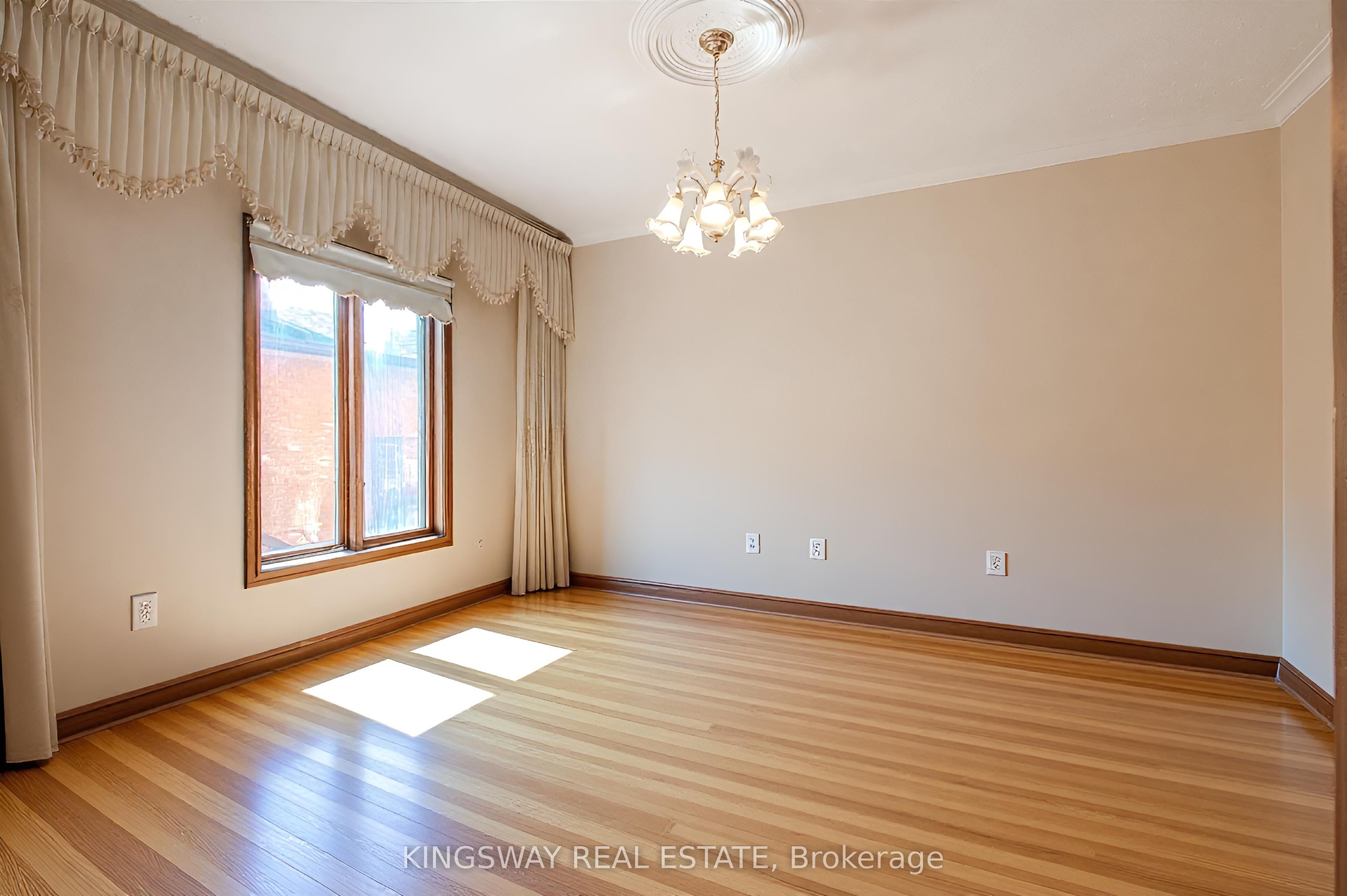 27 Mulholland Avenue Property Photo 3