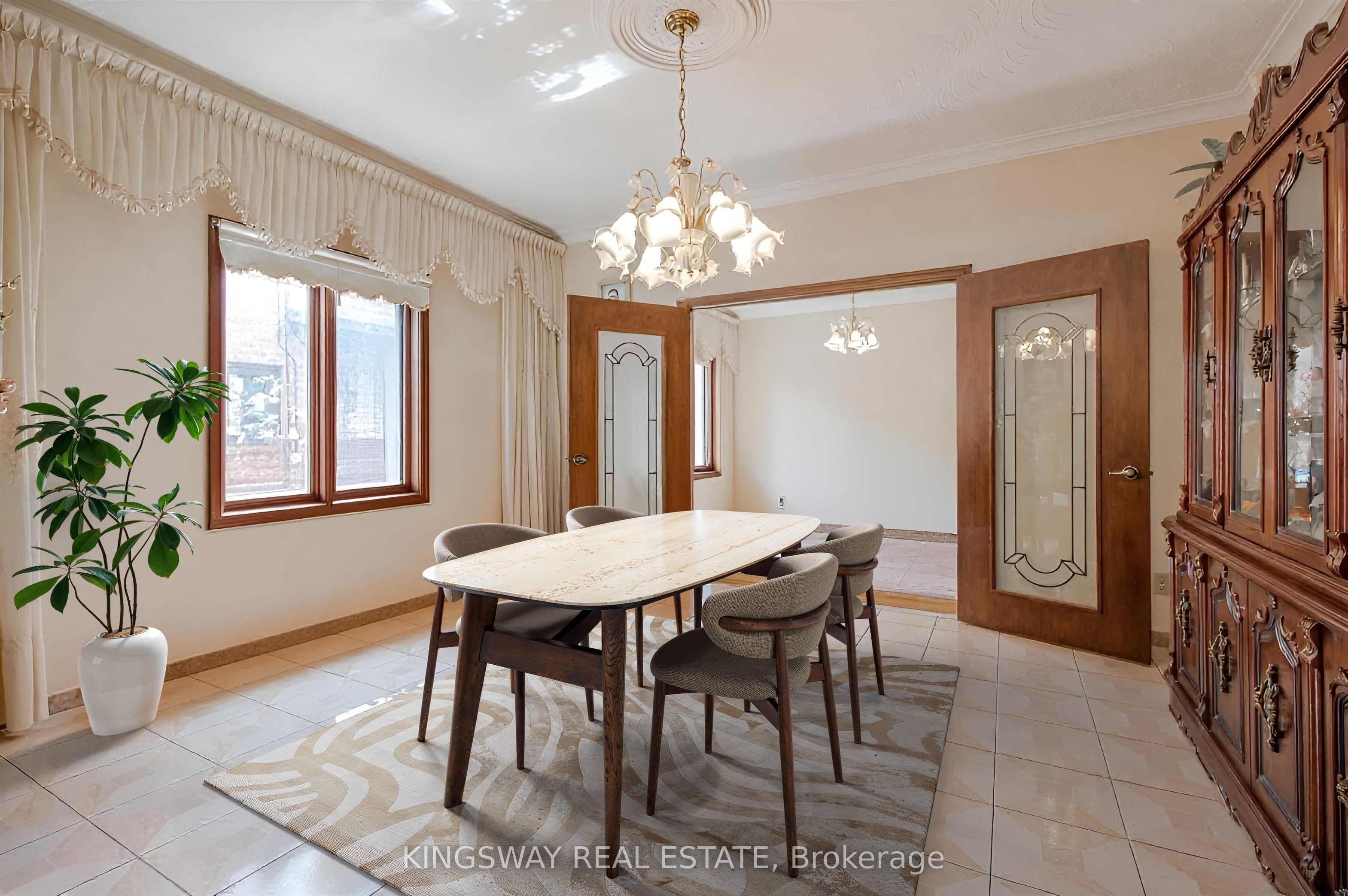 27 Mulholland Avenue Property Photo 4