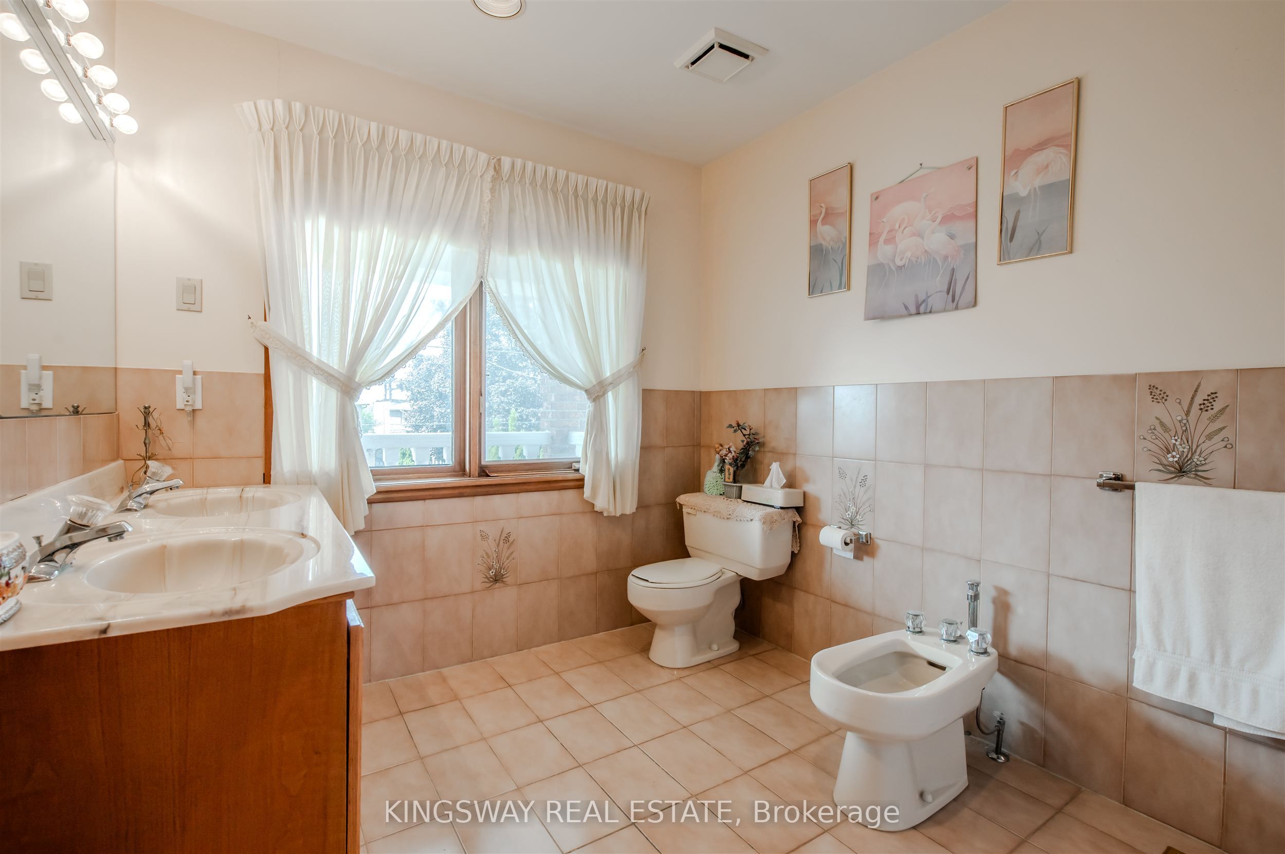 27 Mulholland Avenue Property Photo 15