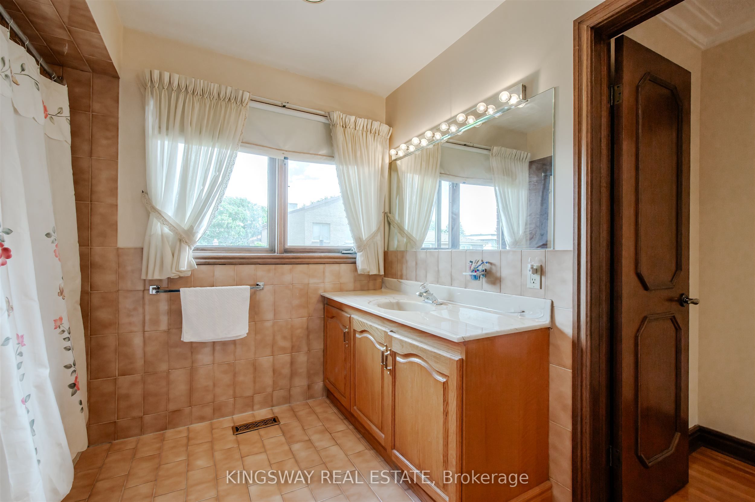 27 Mulholland Avenue Property Photo 20