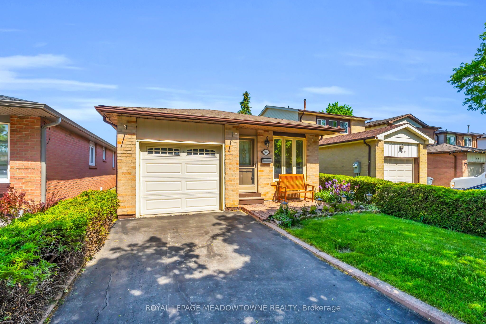 100 Martindale Crescent Property Photo 2