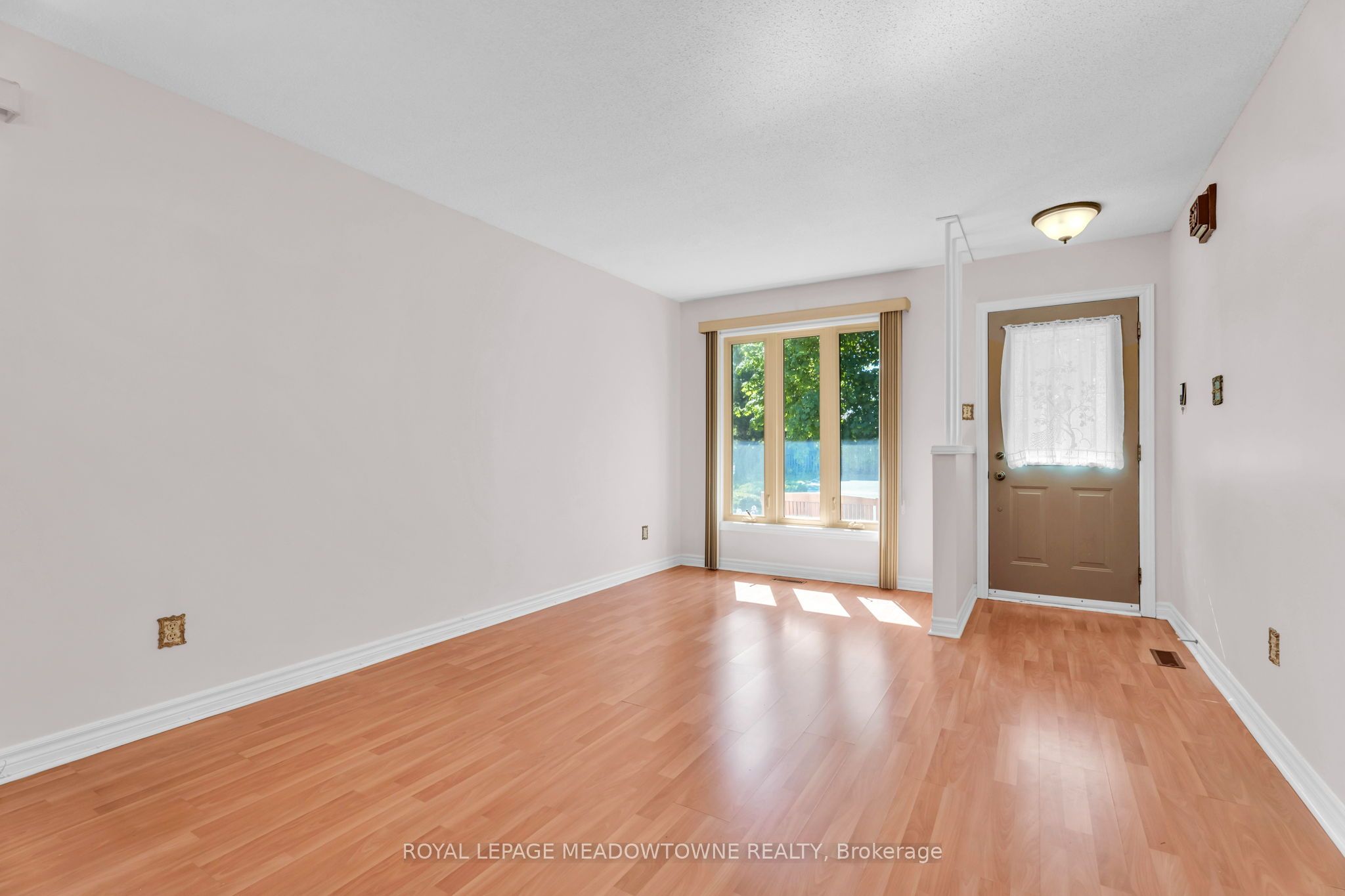 100 Martindale Crescent Property Photo 7