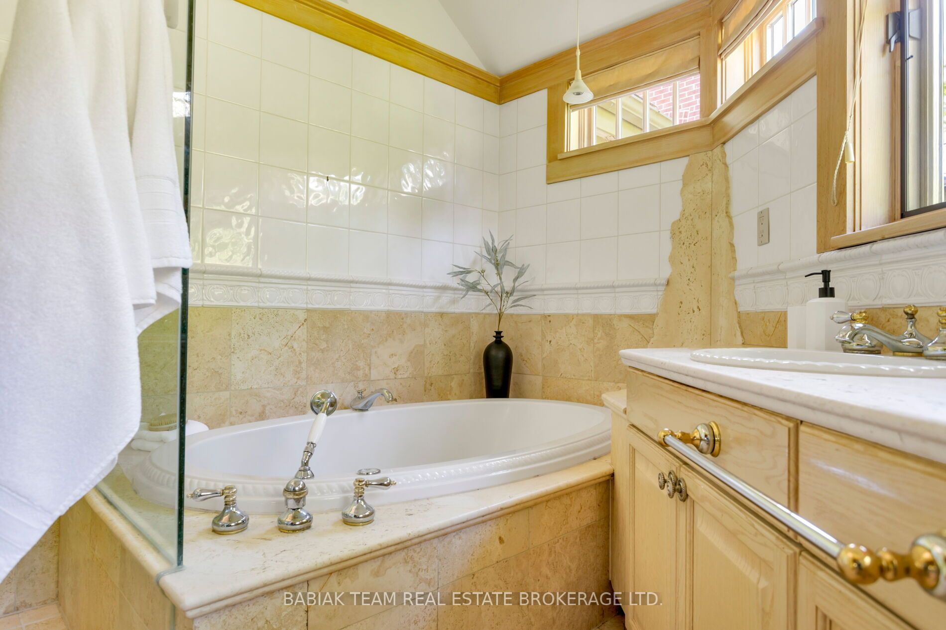 33 Halford Avenue Property Photo 28