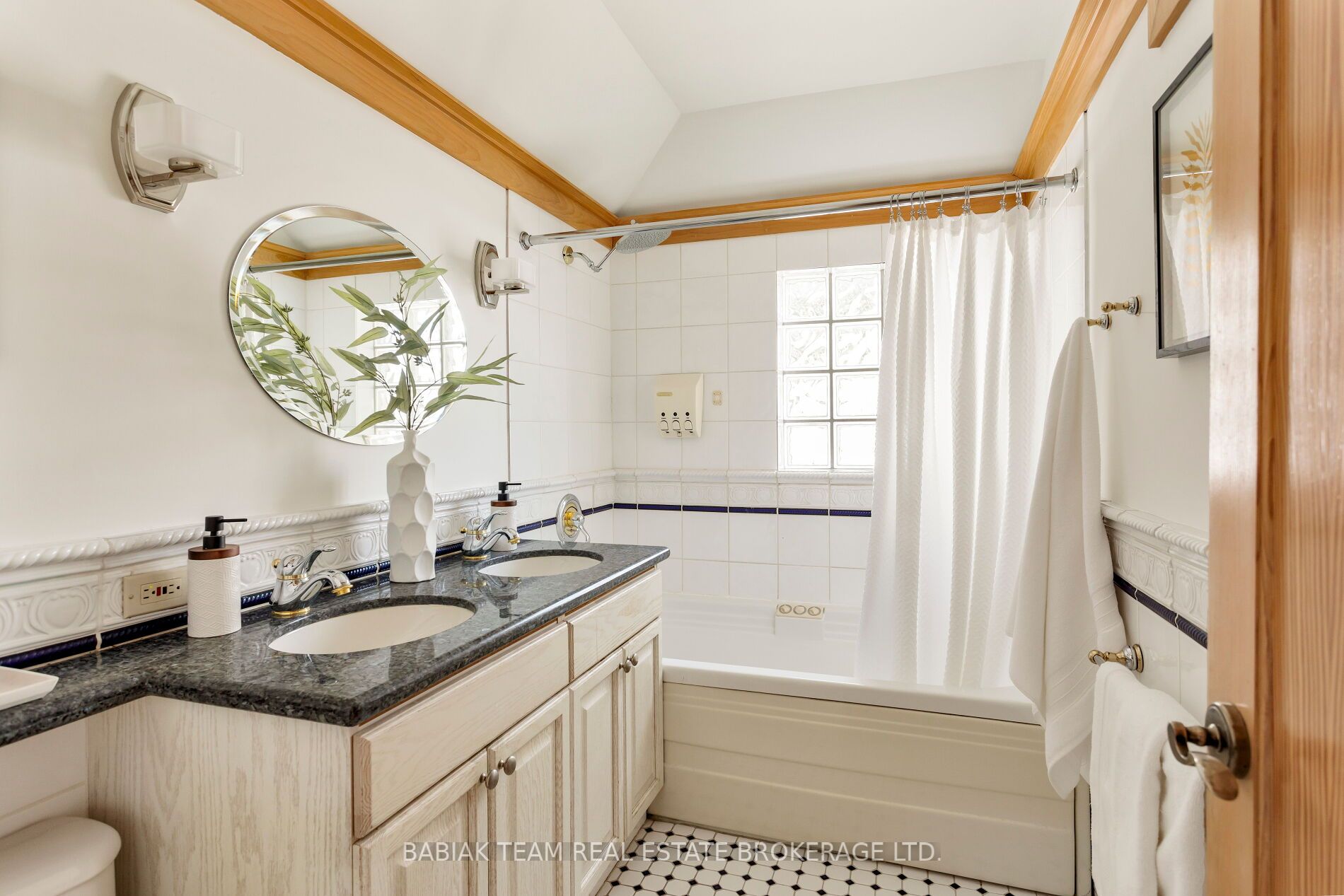 33 Halford Avenue Property Photo 31