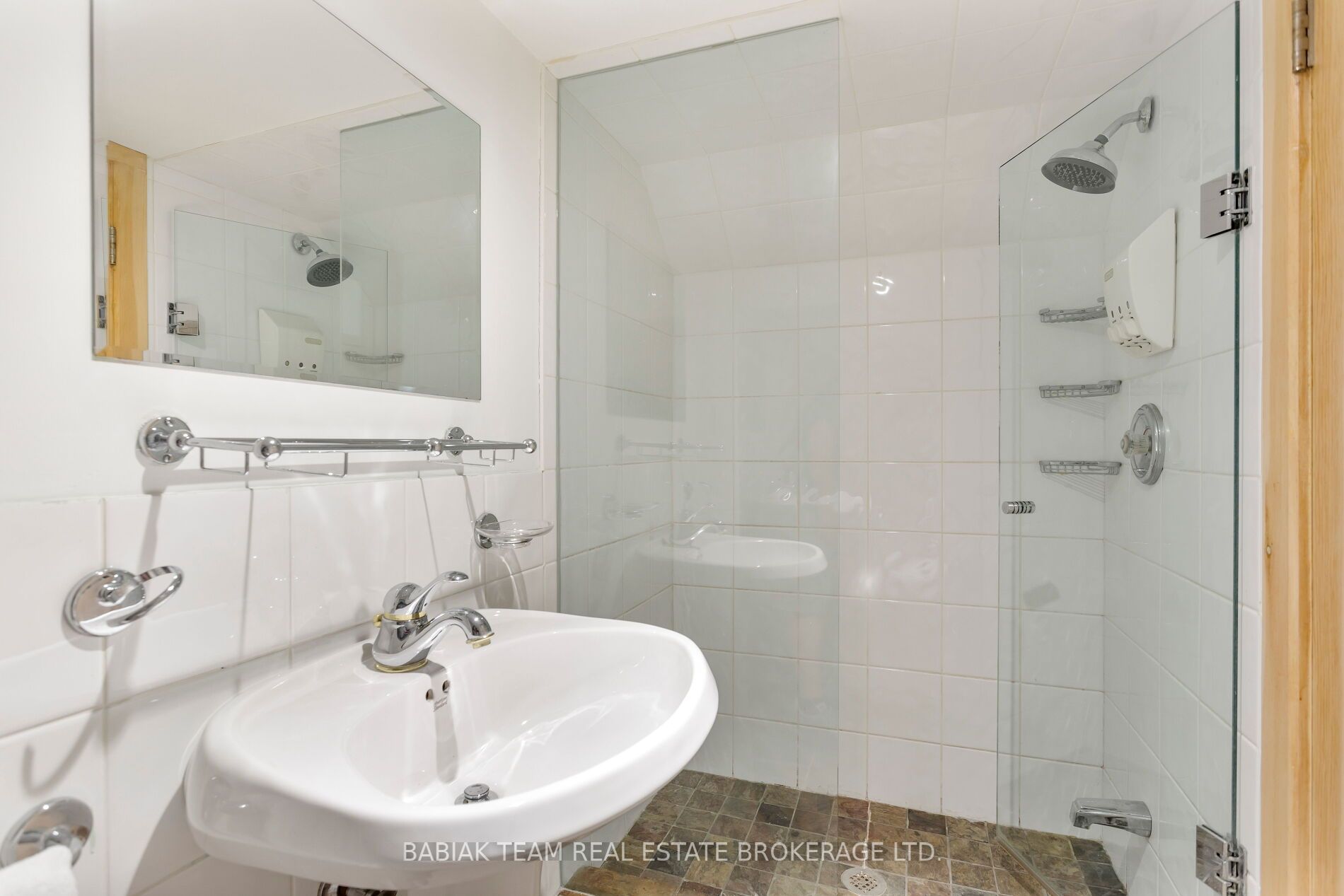 33 Halford Avenue Property Photo 41