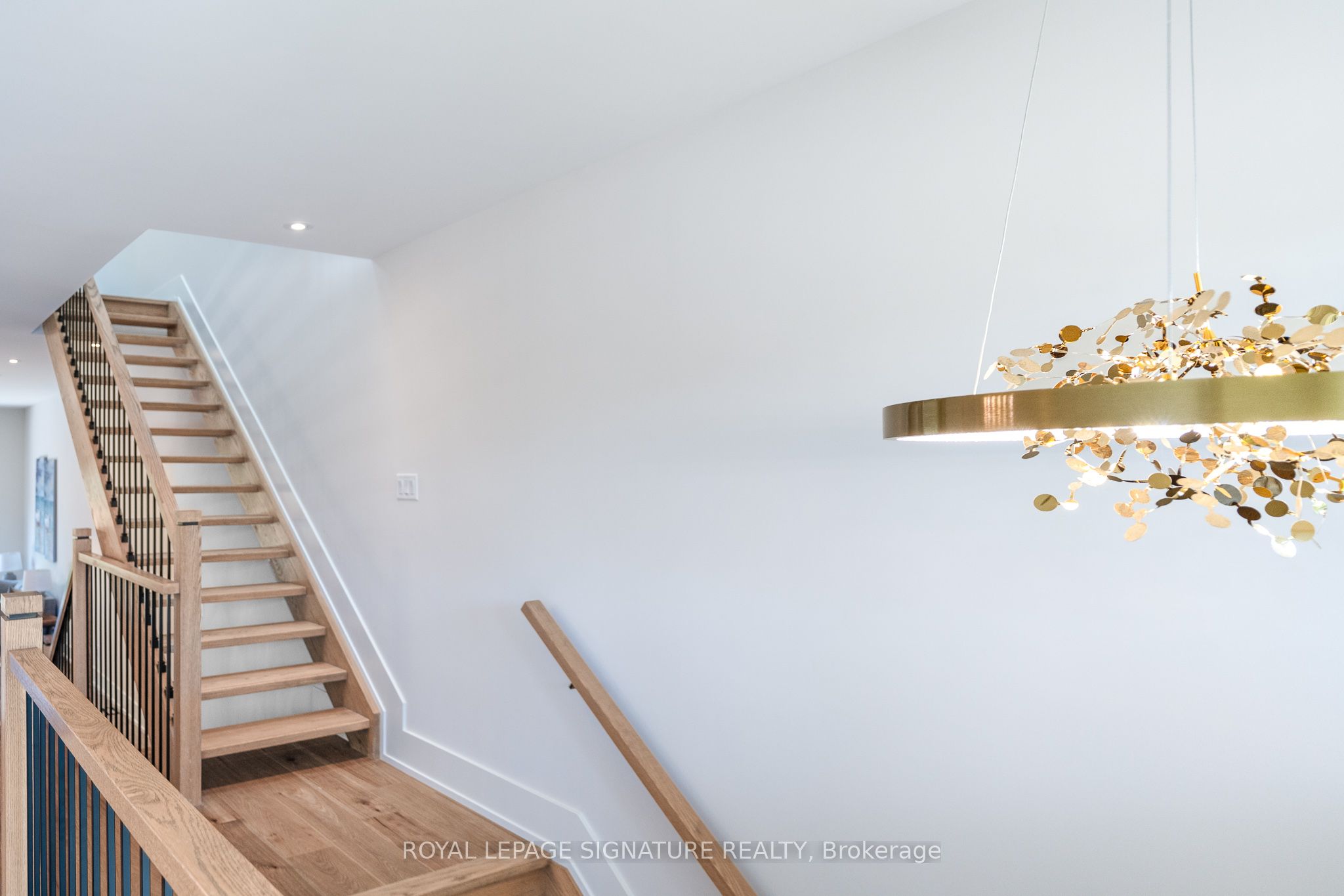 62 Ash Crescent Property Photo 2
