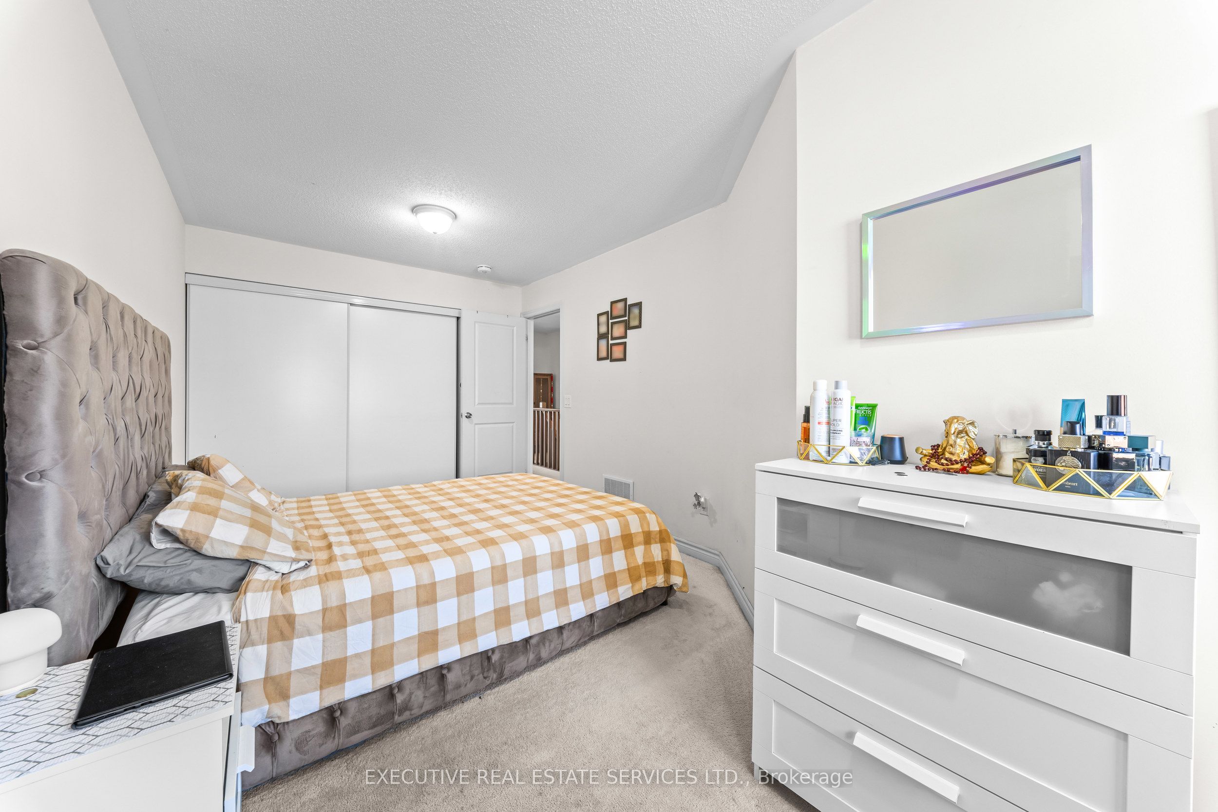 50 Edinburgh Drive 75 Property Photo 36