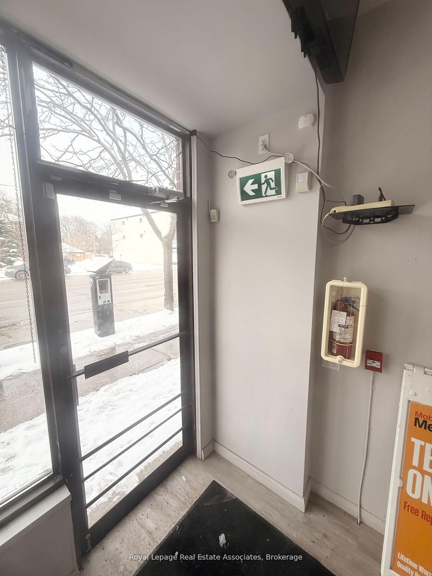 237 Lakeshore Road E Property Photo 6