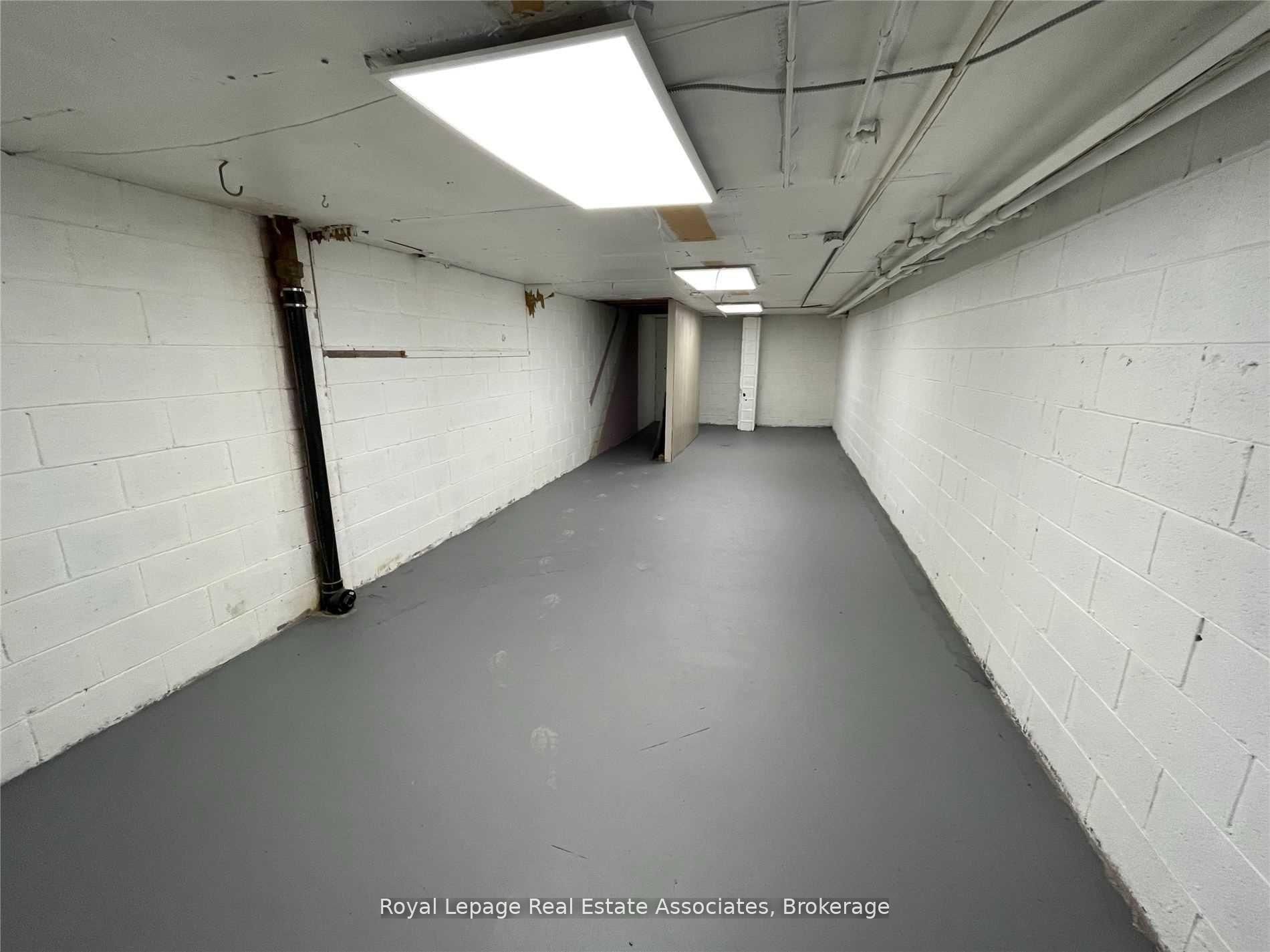 237 Lakeshore Road E Property Photo 7