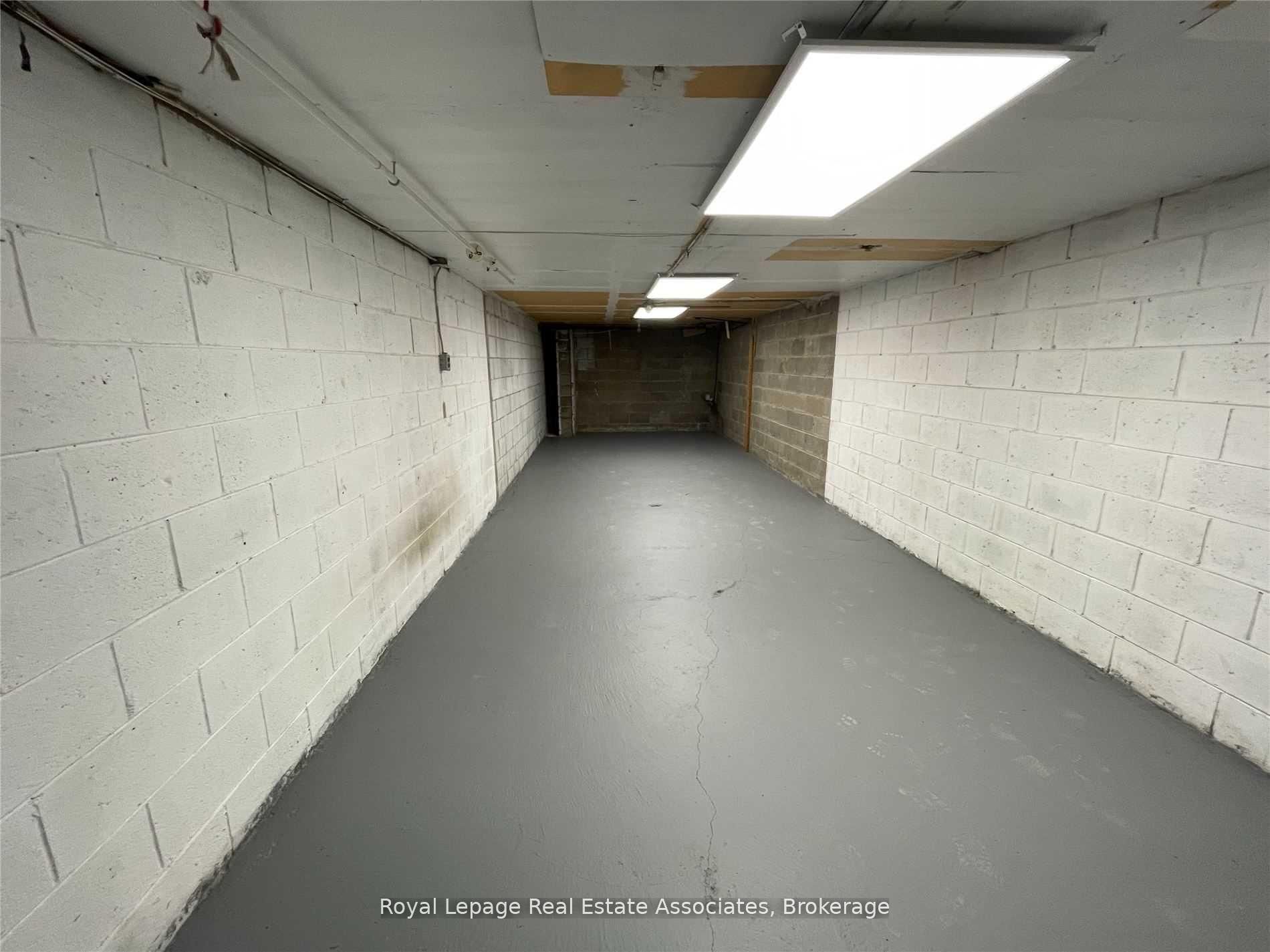 237 Lakeshore Road E Property Photo 8