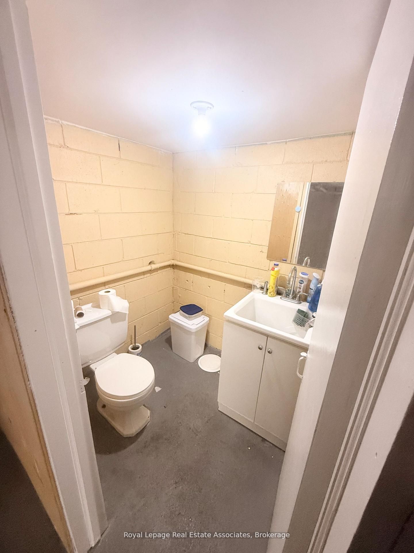 237 Lakeshore Road E Property Photo 9