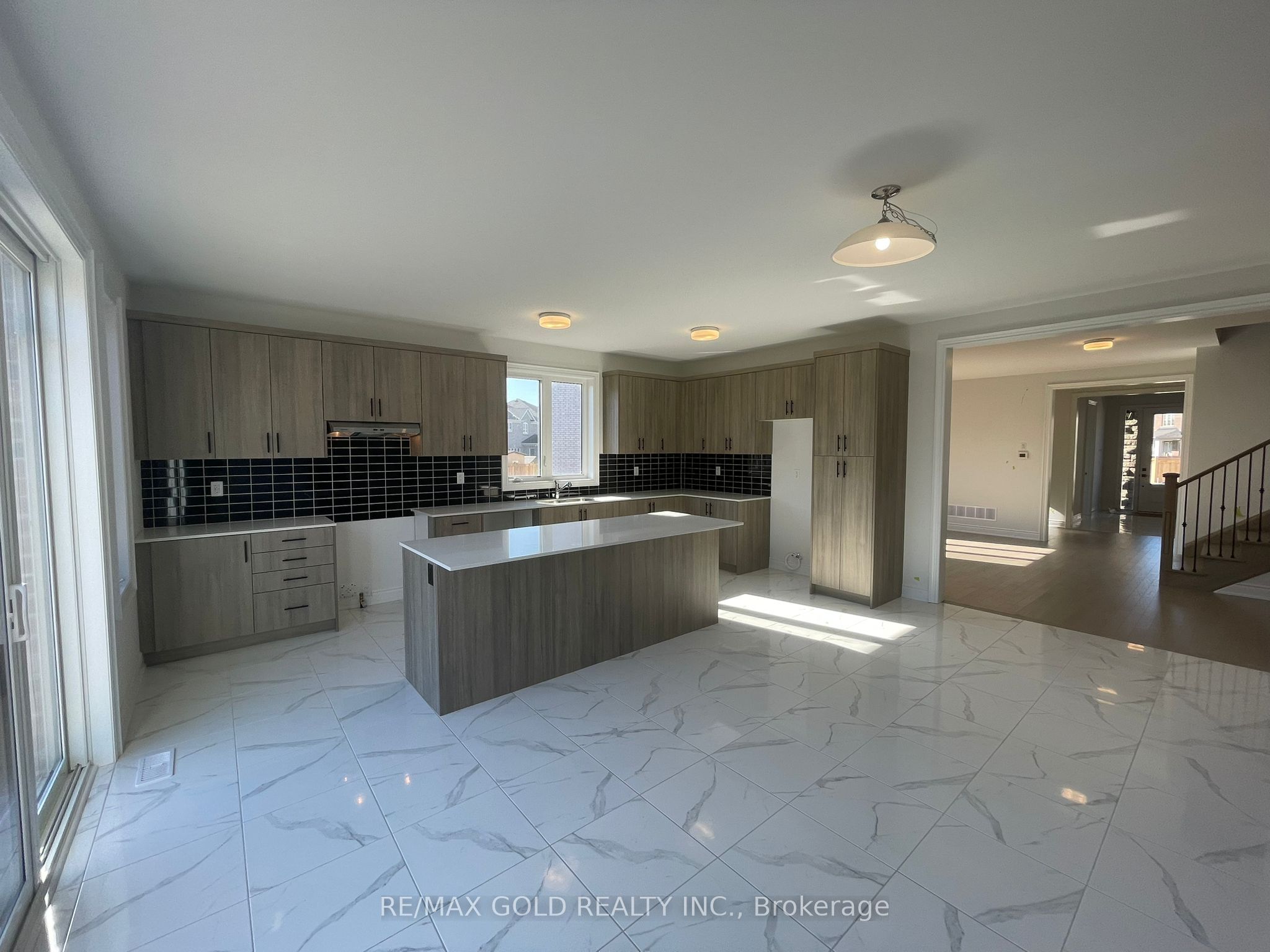 31 Dolomite Drive Property Photo 6