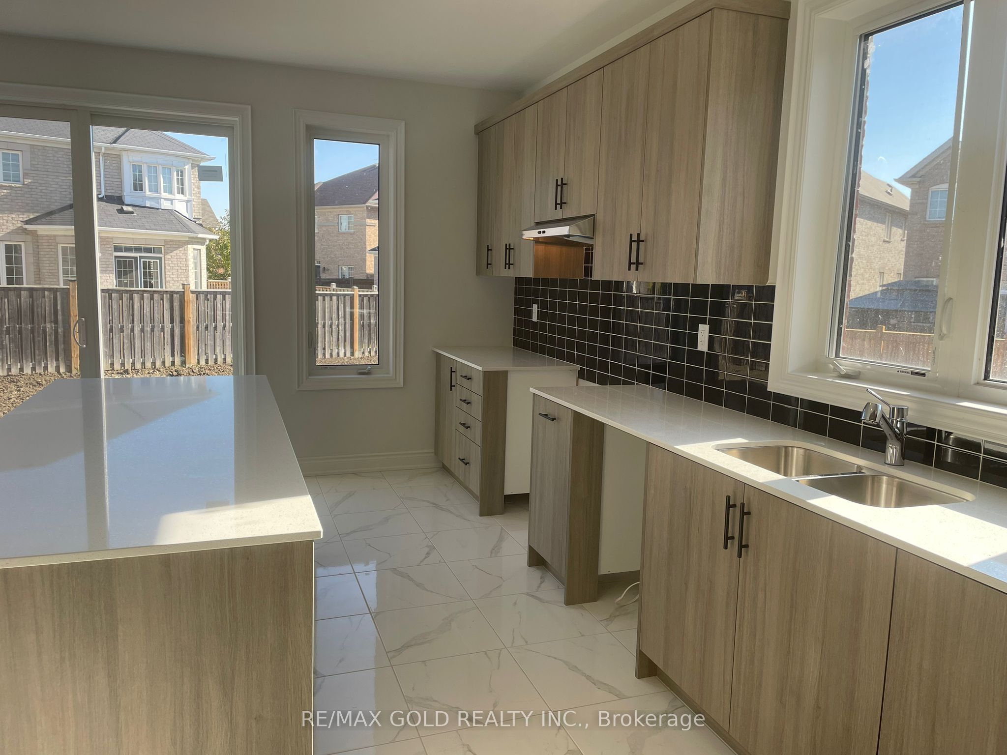 31 Dolomite Drive Property Photo 8