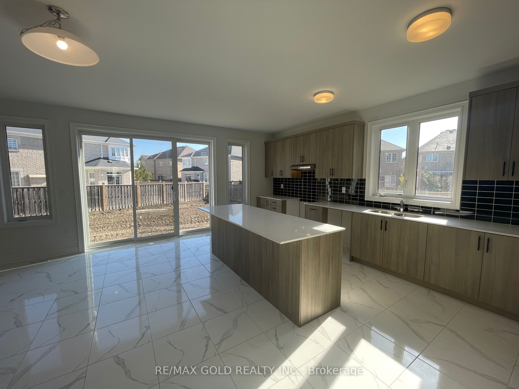 31 Dolomite Drive Property Photo 9