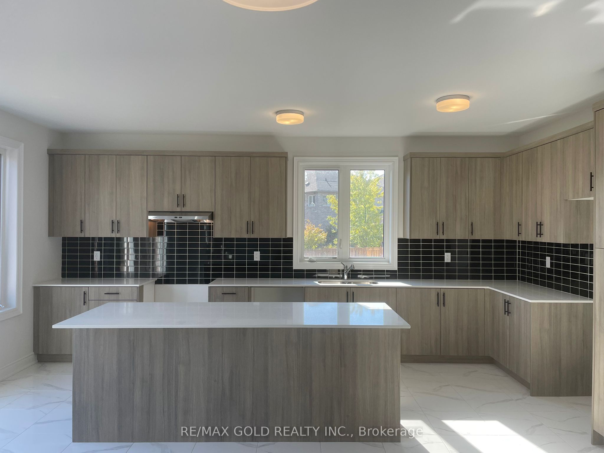 31 Dolomite Drive Property Photo 11