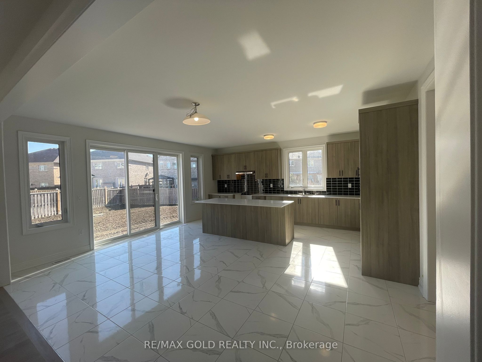 31 Dolomite Drive Property Photo 12