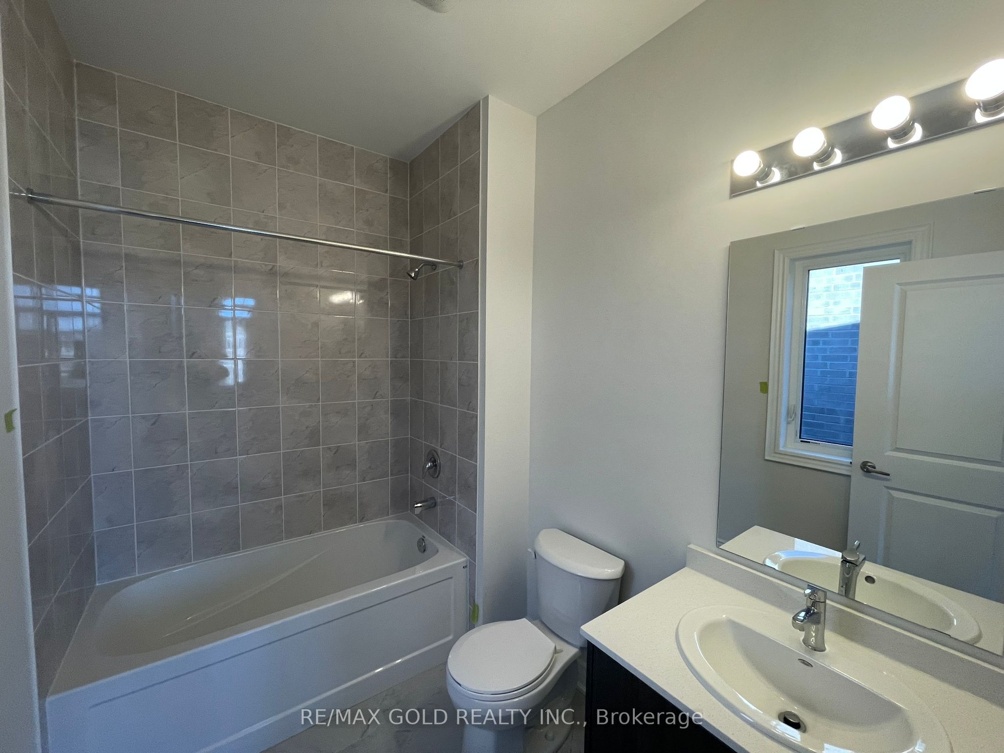 31 Dolomite Drive Property Photo 15