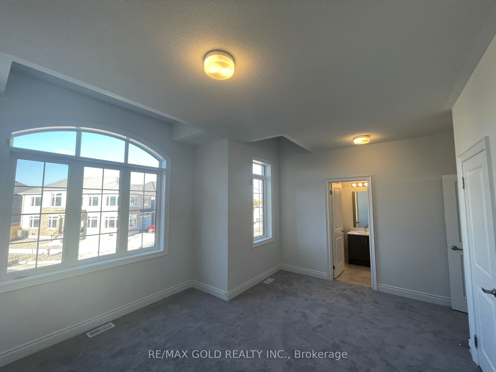31 Dolomite Drive Property Photo 16