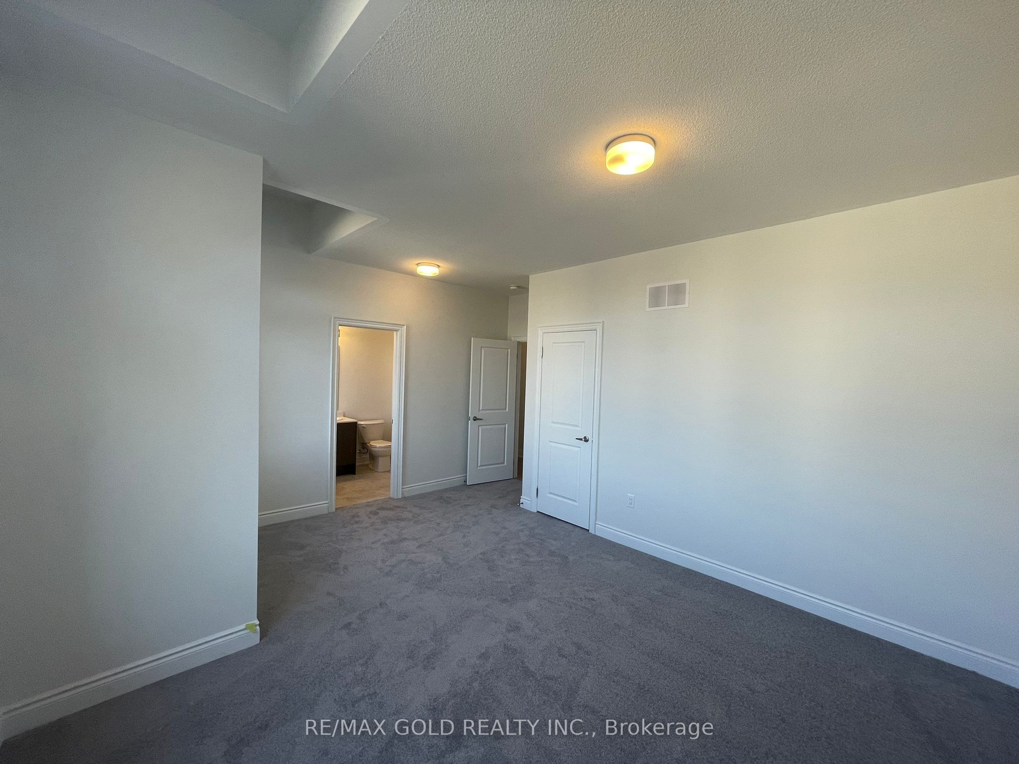 31 Dolomite Drive Property Photo 17