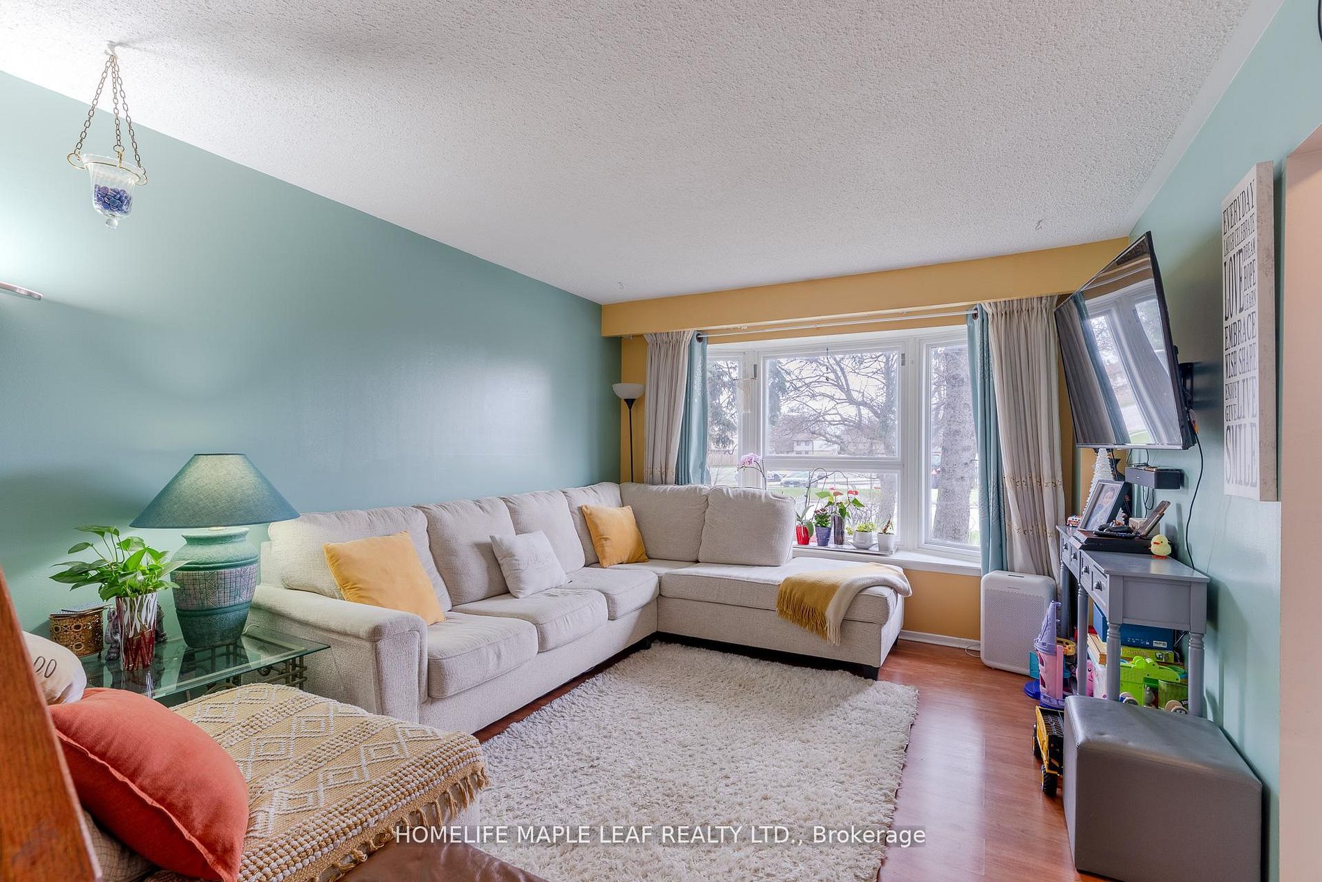 148 Hansen Road N Property Photo 8