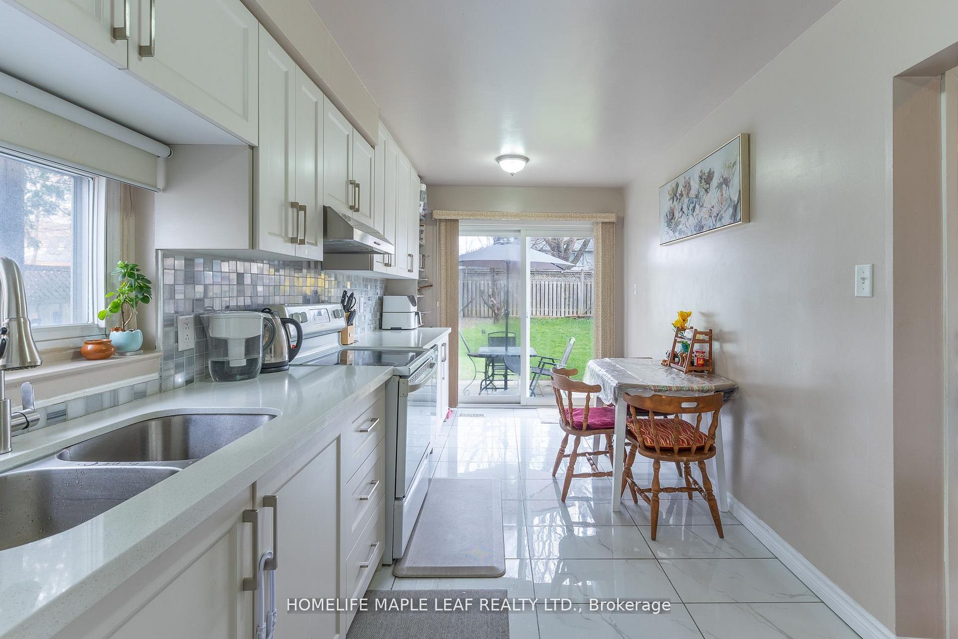 148 Hansen Road N Property Photo 12