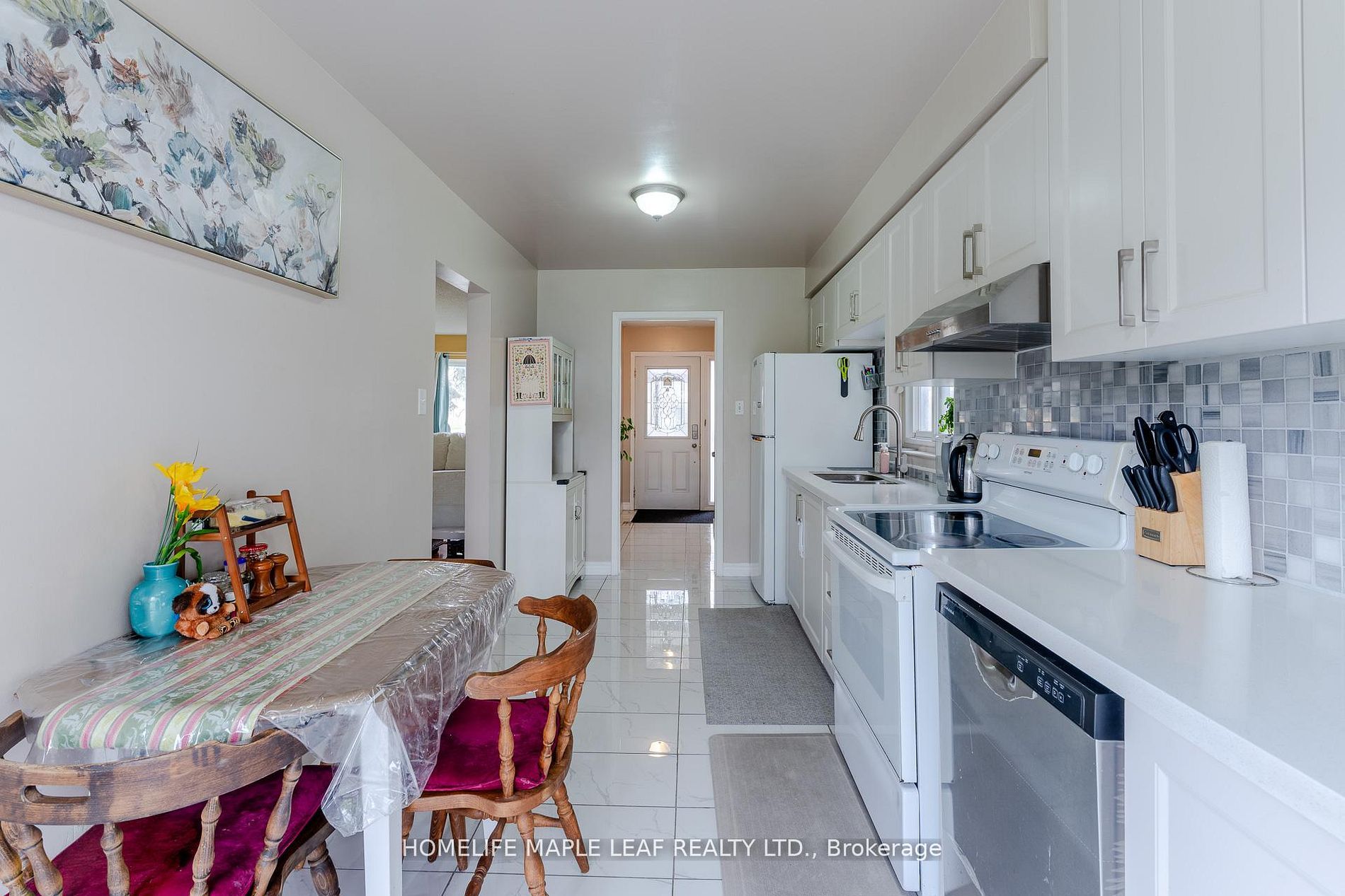 148 Hansen Road N Property Photo 13