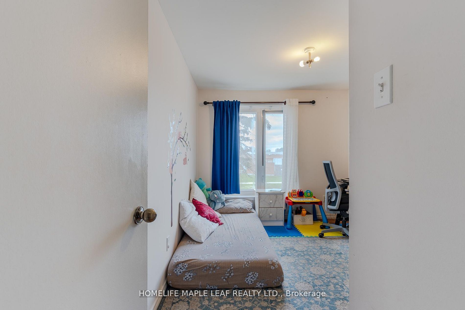 148 Hansen Road N Property Photo 18