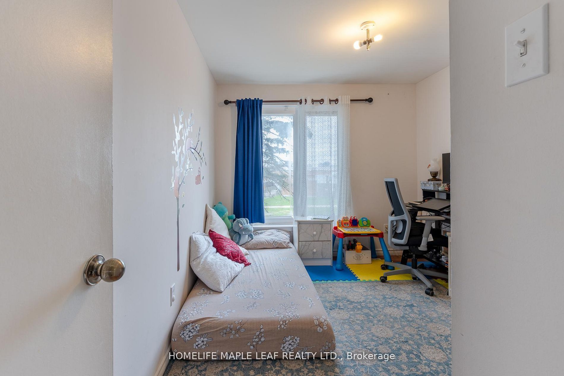 148 Hansen Road N Property Photo 21