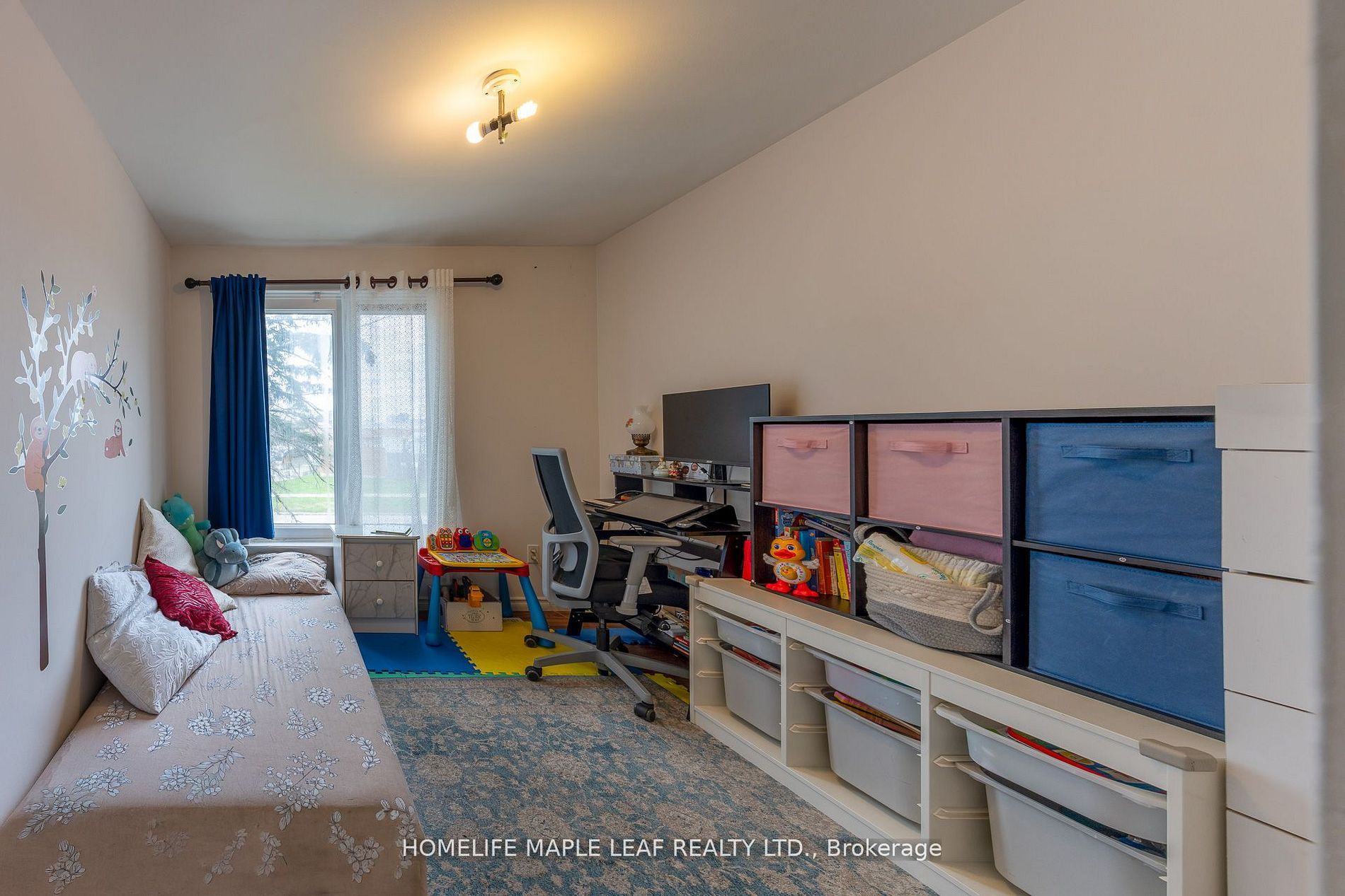 148 Hansen Road N Property Photo 22