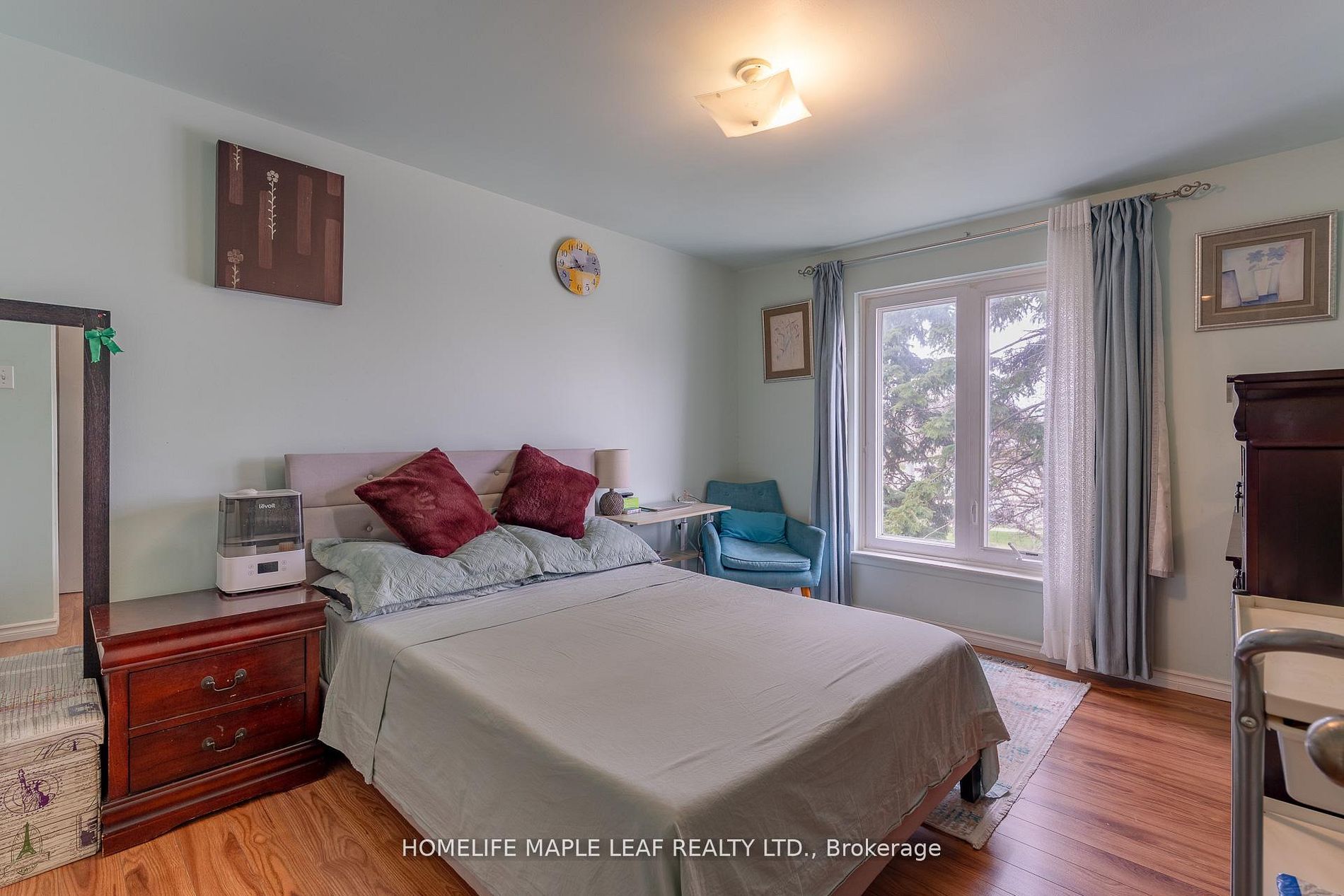148 Hansen Road N Property Photo 23