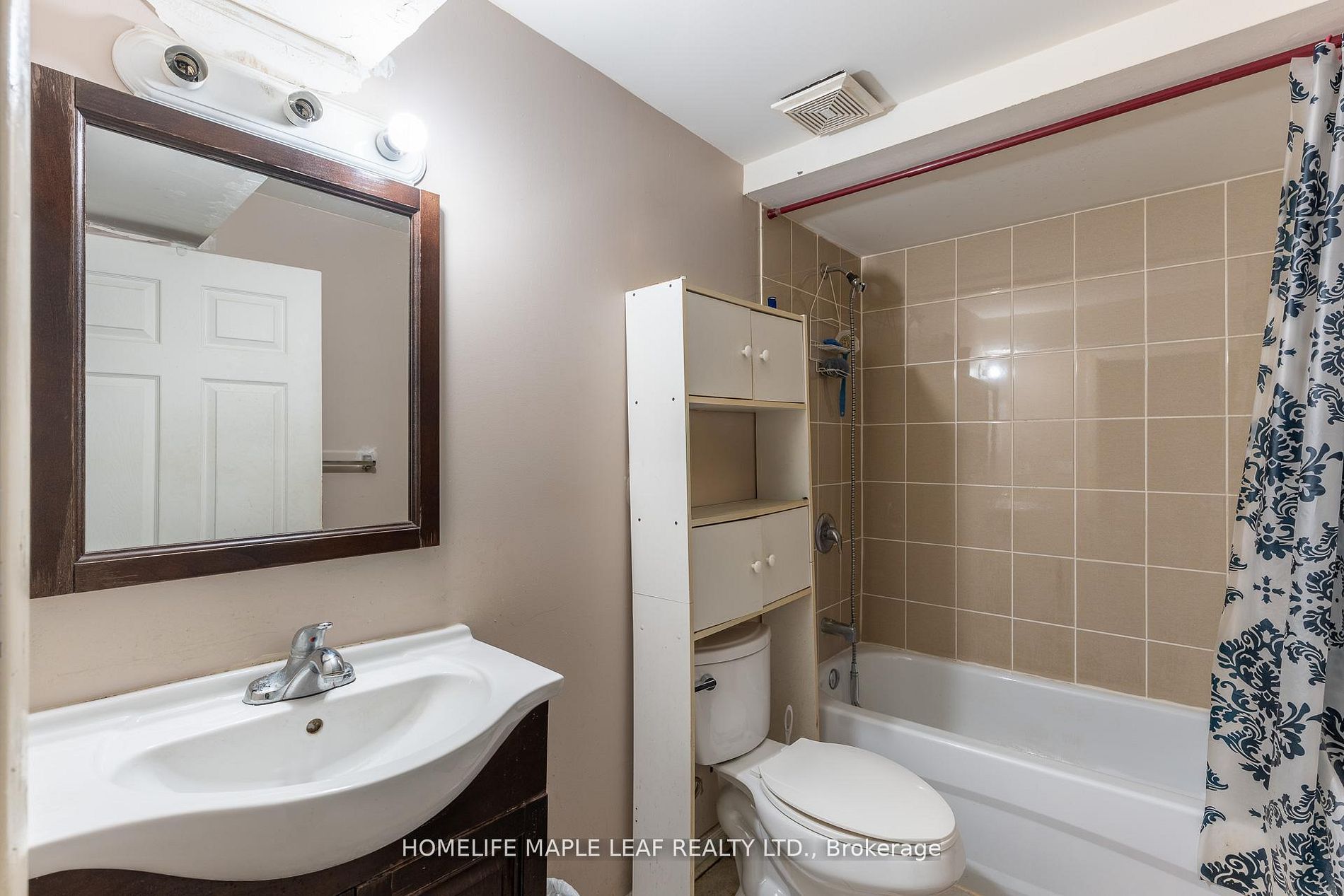 148 Hansen Road N Property Photo 31