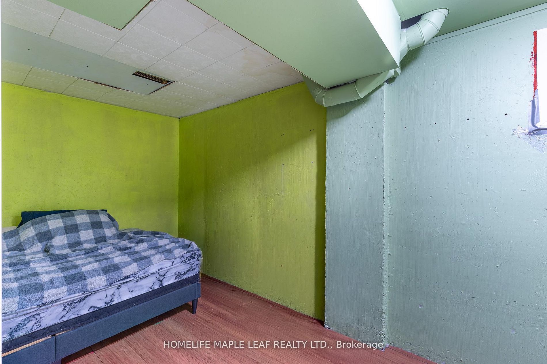 148 Hansen Road N Property Photo 32