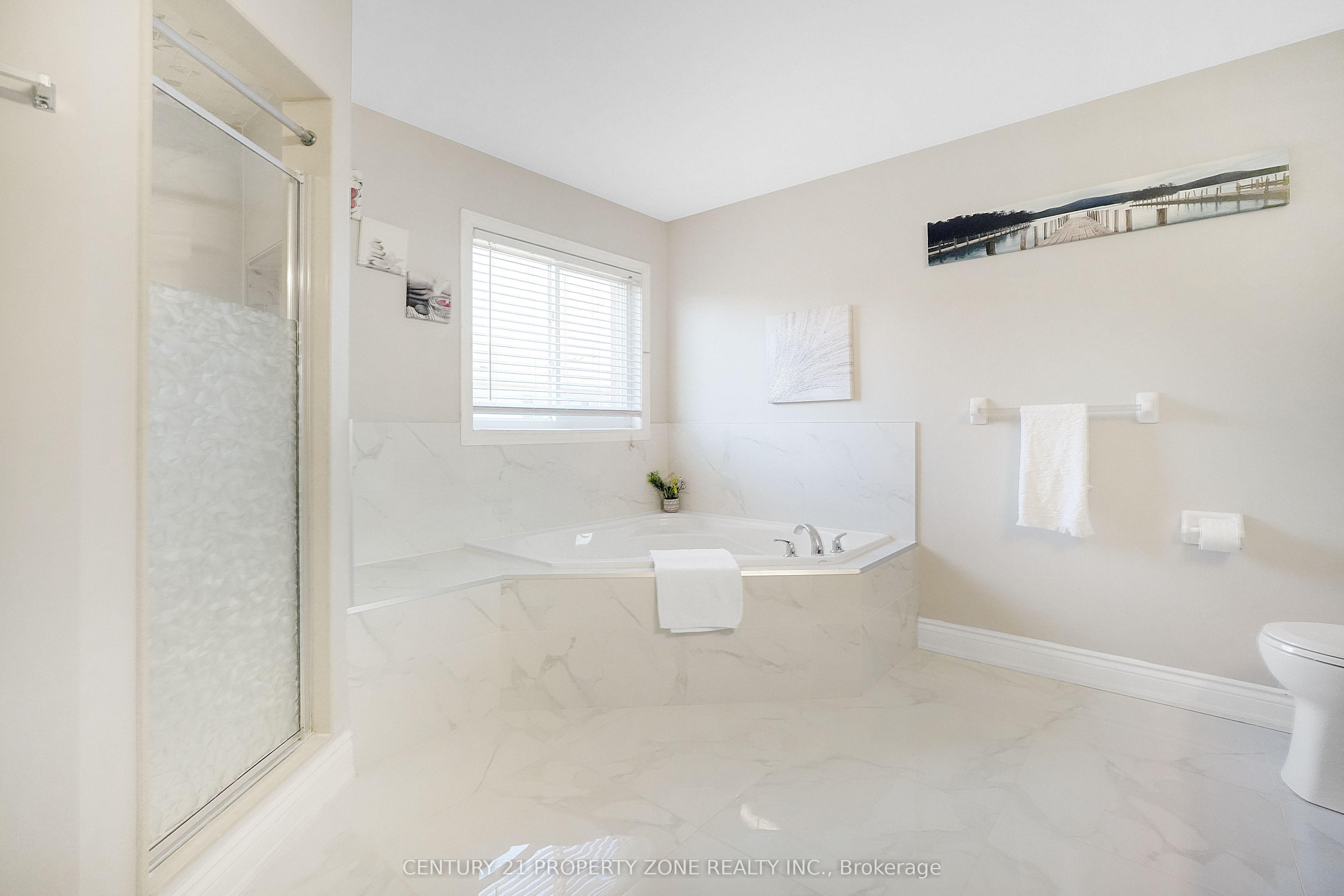 43 Alice Springs Crescent Property Photo 20