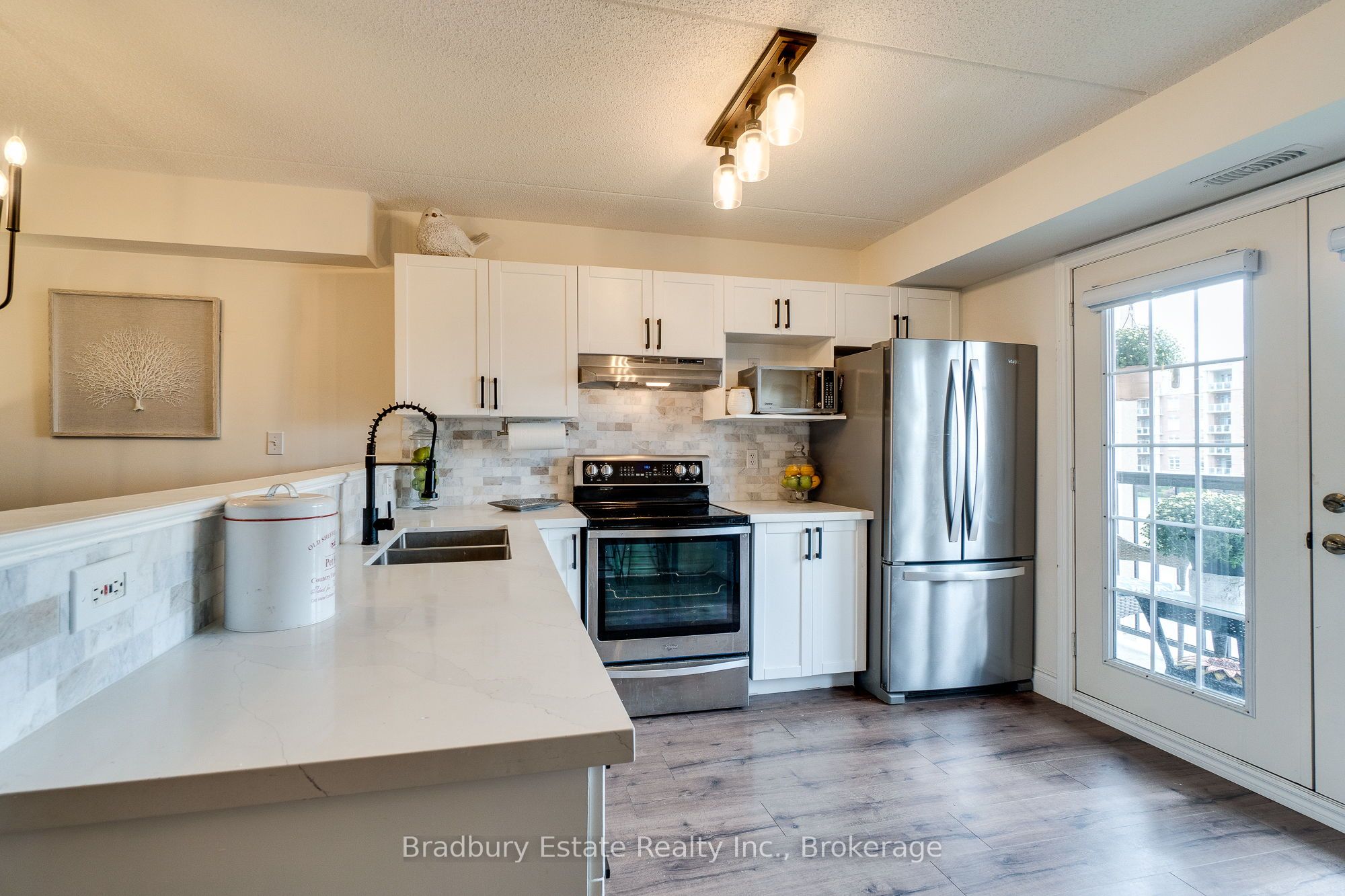 2045 Appleby Line 305 Property Photo 4
