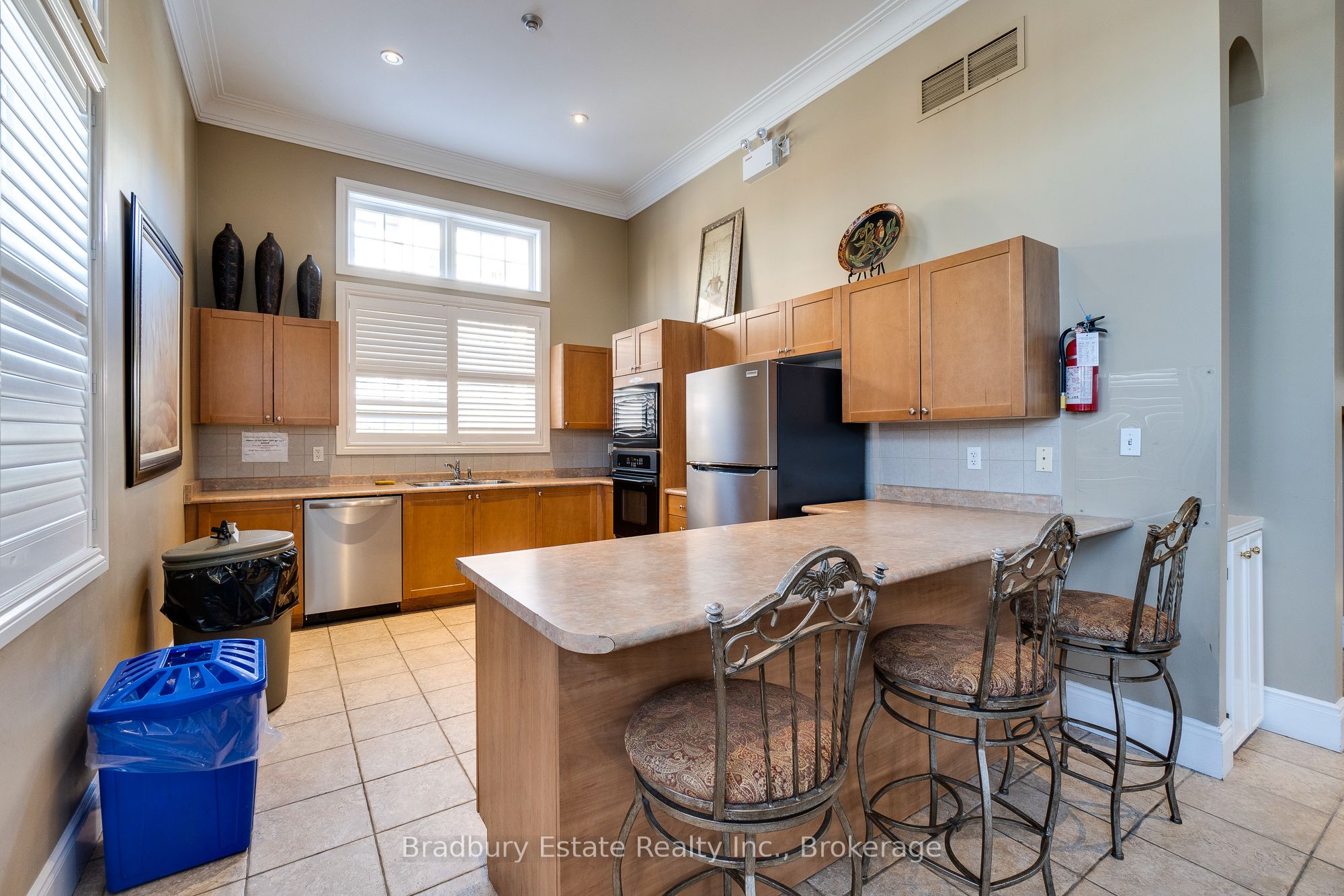 2045 Appleby Line 305 Property Photo 16