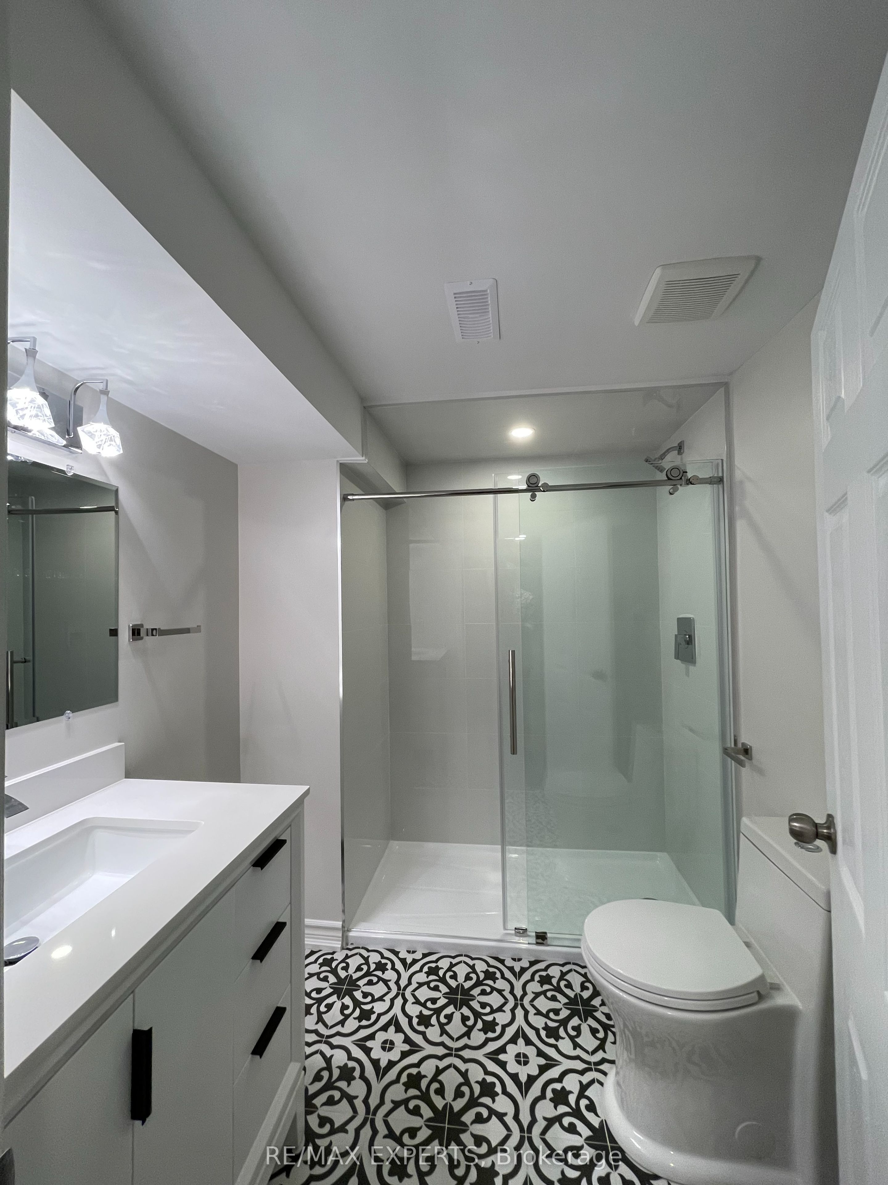 W13411612 Property Photo 7