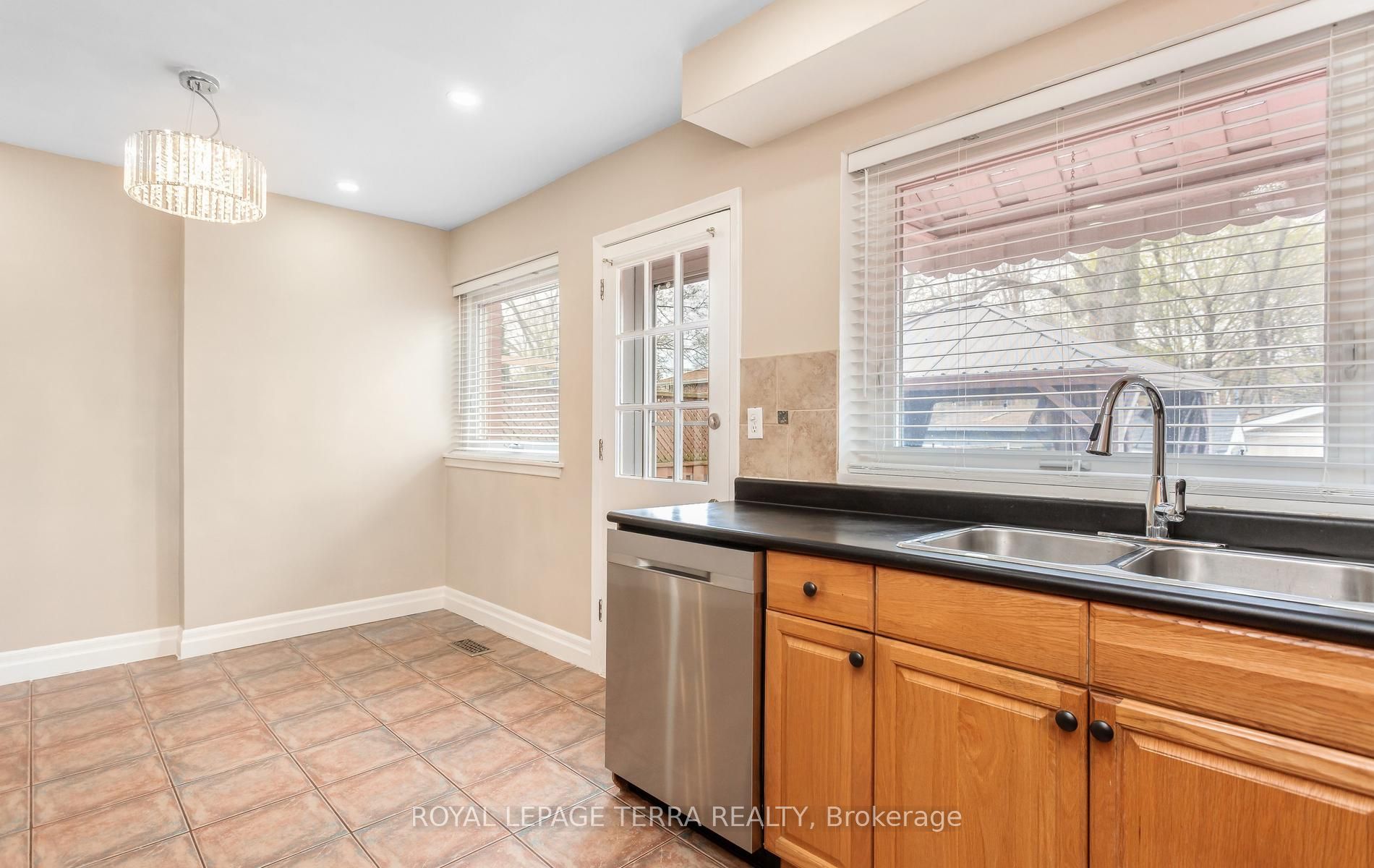2475 Brookhurst Road Property Photo 9