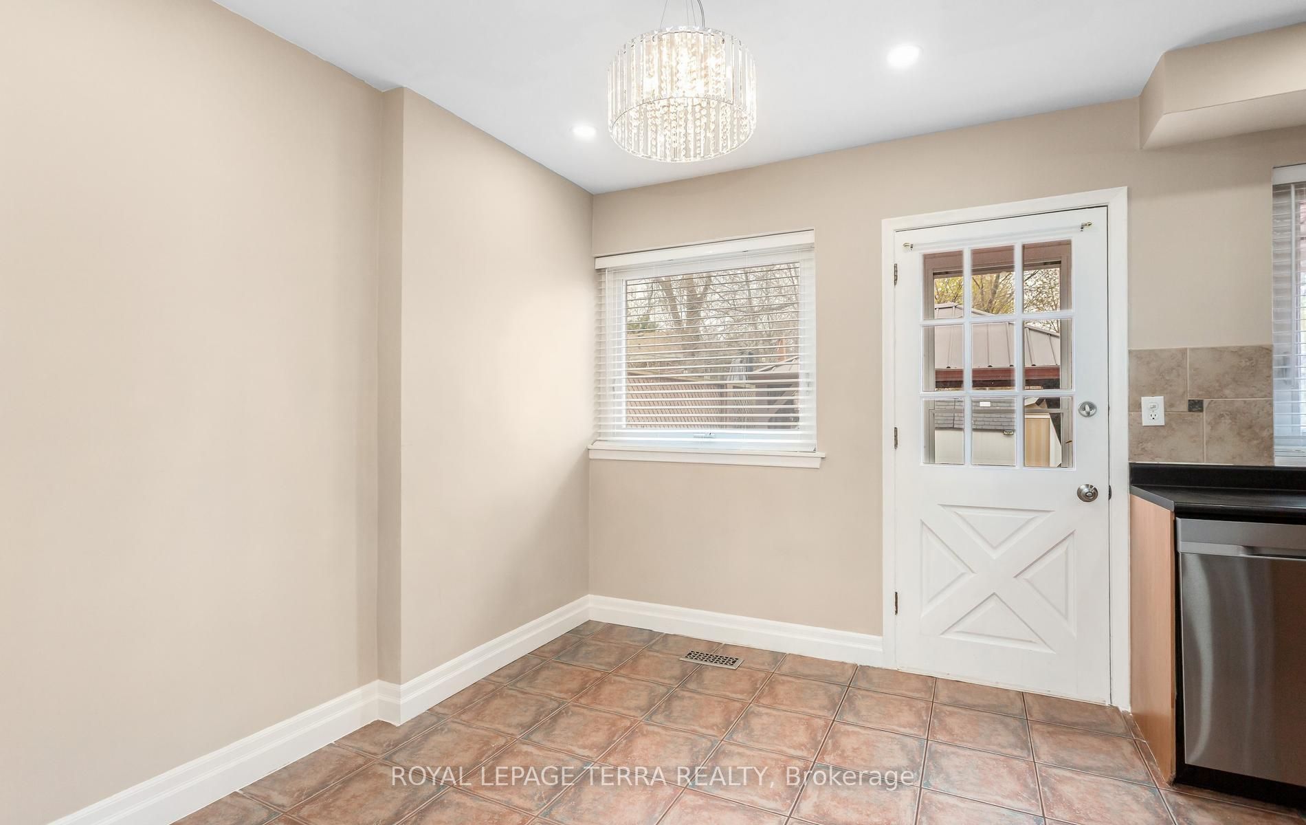 2475 Brookhurst Road Property Photo 11