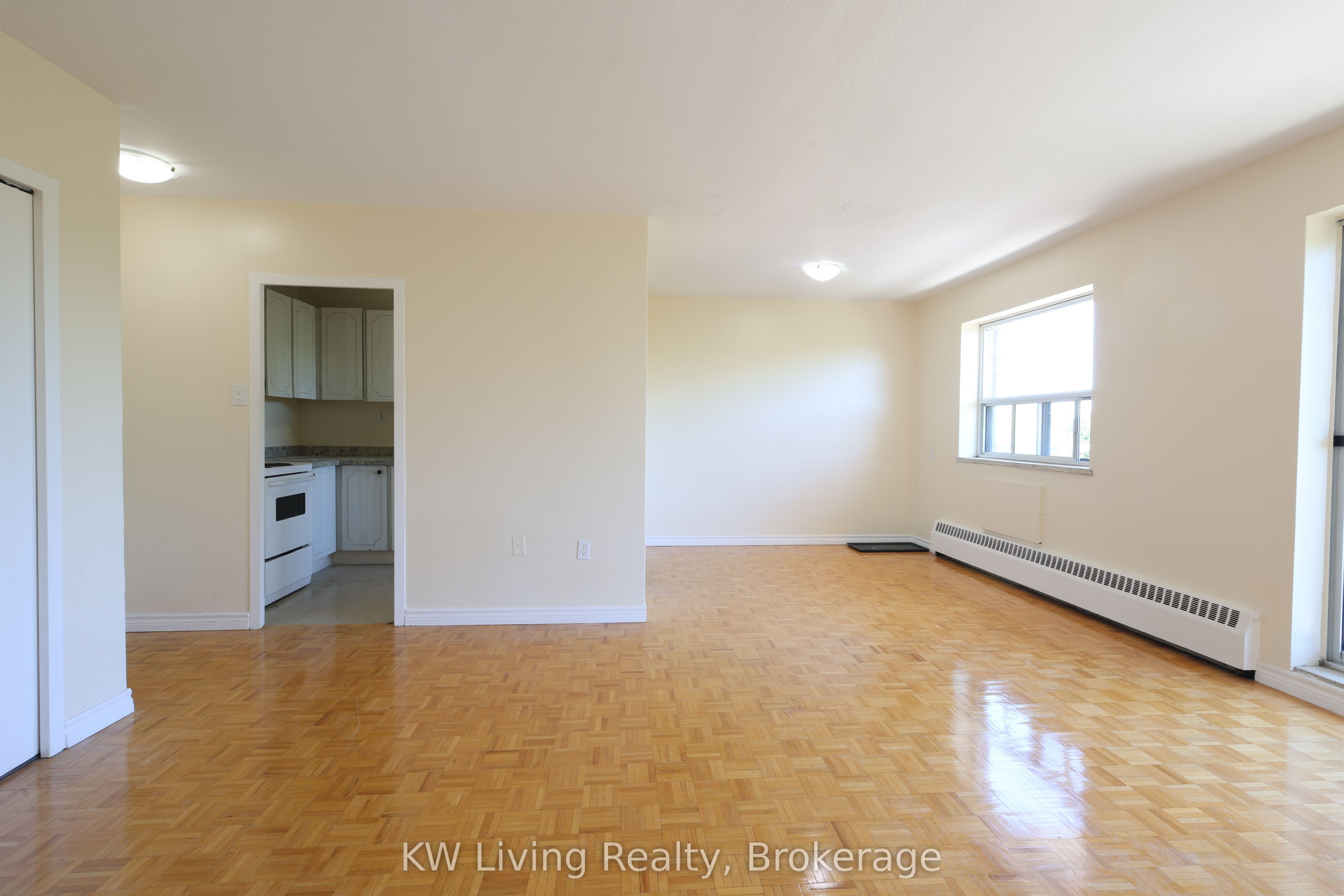 480 Lakeshore Road E 506 Property Photo 2
