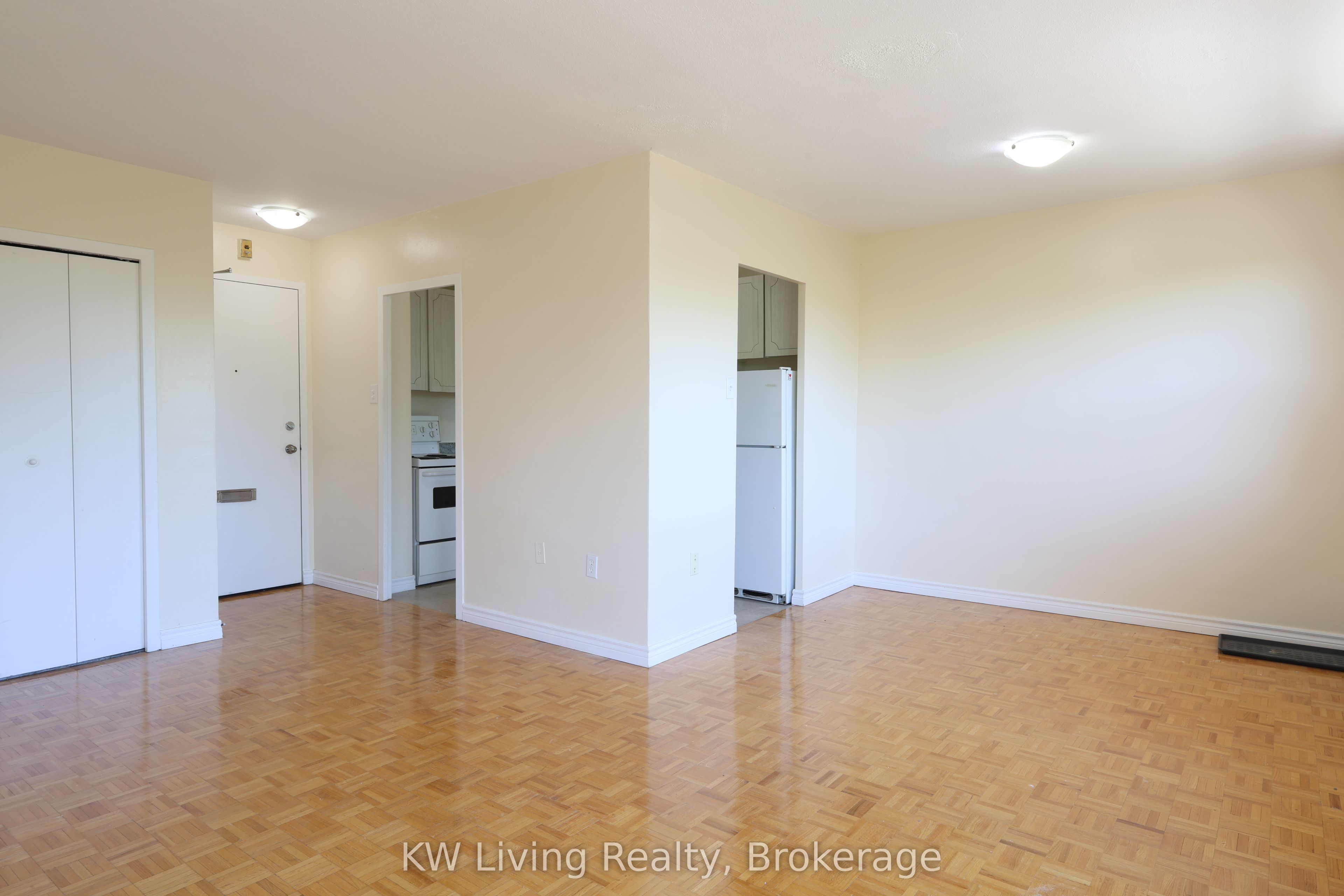 480 Lakeshore Road E 506 Property Photo 3
